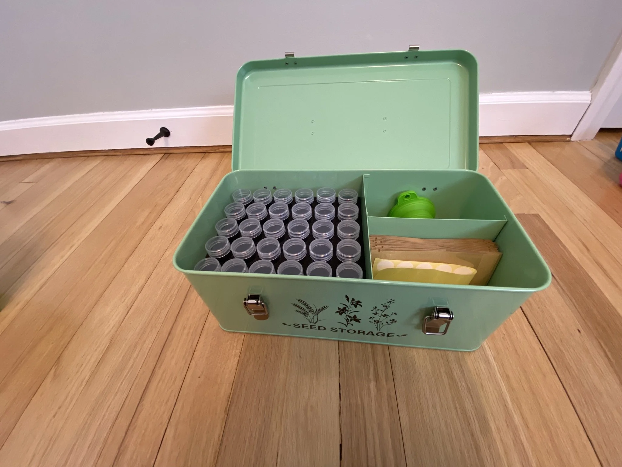 seed storing container