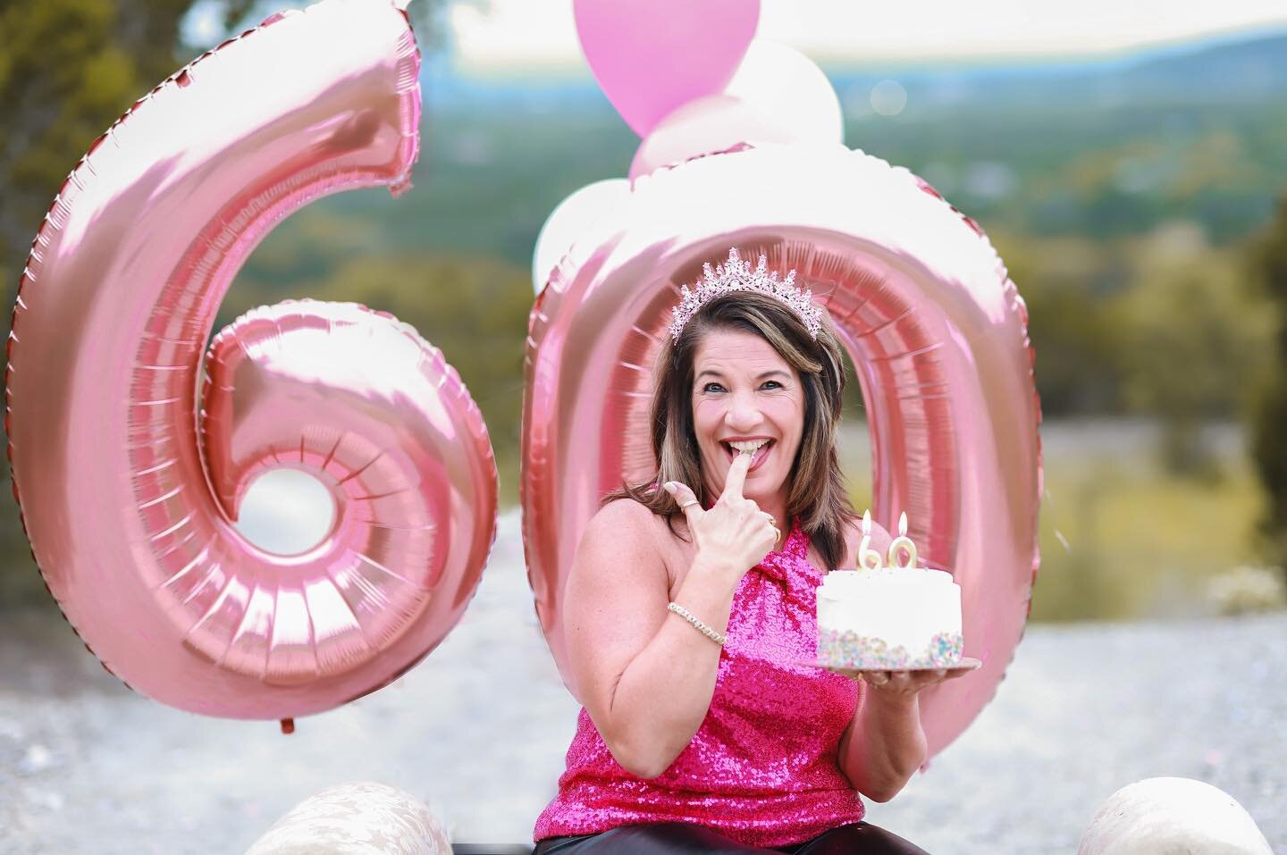 Thank you Beth and her family for booking with me for your Birthday Smash Cake Session. I had so much fun taking these for you!! I am so happy you loved your photos!! I hope you had a great birthday!! 

If you want to book a session!! Message me toda