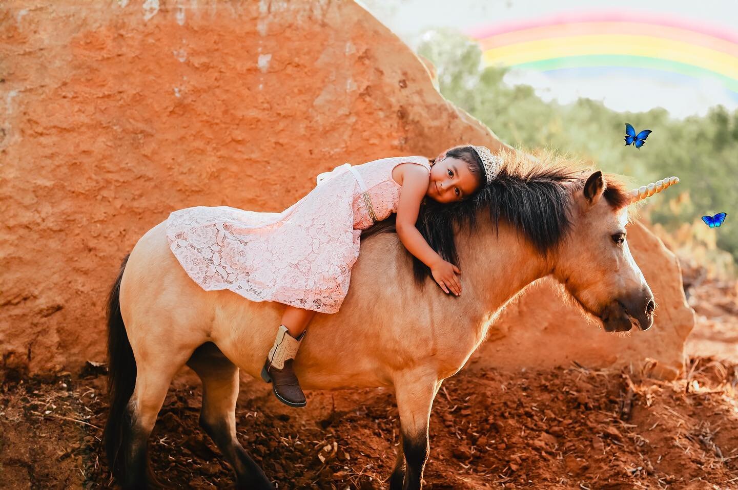 Small sneak peek of our unicorn session! 
We had a vision and made it come to life!! 
Book your birthday photoshoot today! 

Brianna Salinas Photography

#localphotographer #southtexasphotographer #sanantonio #kidphotographer #minisessionphotography 