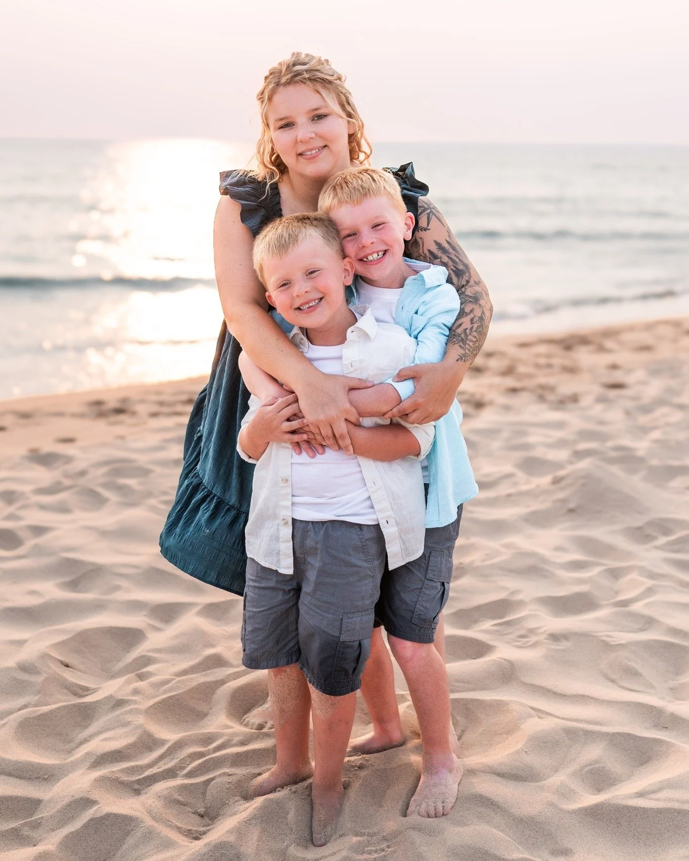 Just a sweet summer night at the beach with mama and her boys. ☀️

We chased waves, ran through the sand, and soaked in the sweetest moments of sunshine and laughter. Sessions like this are such a beautiful reminder that the simplest evenings often m