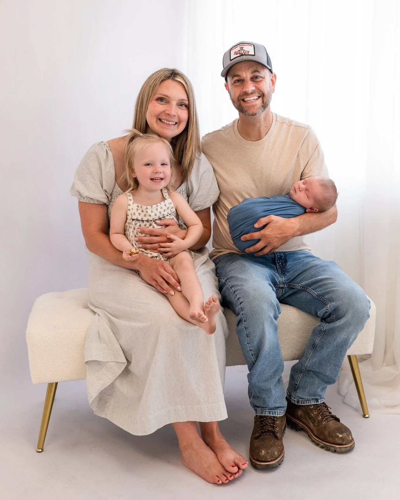 I always love my time with the Morgan family, and this session was extra special as we welcomed sweet little Oakley Dale 💙. 

Big sister Ensley was right there by his side. Loving him, of course, even if she would never admit it 😉.

Wrapping up Oak