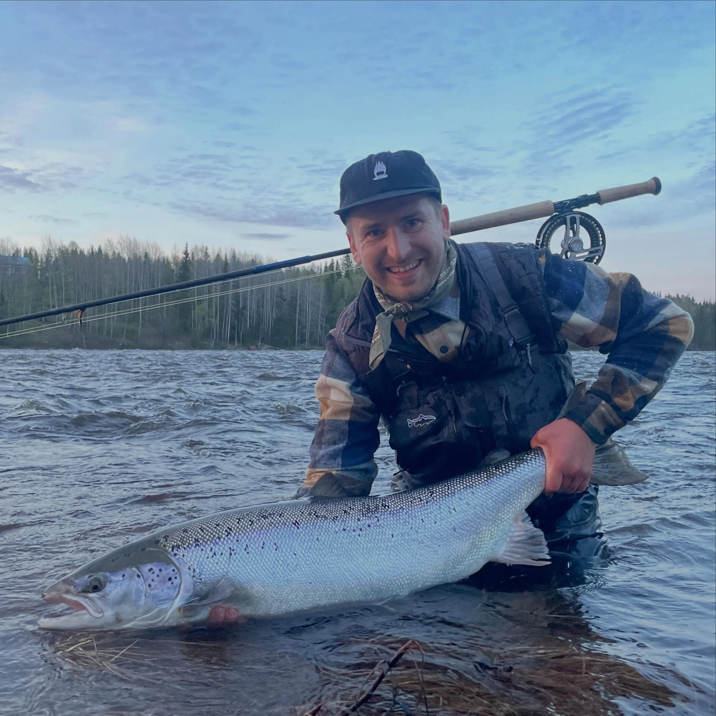 Will the first fish of the season beat last years first fish? 

What do you think? 

#kengisbruk #flyfishing #kengisfeeling #balticsalmon