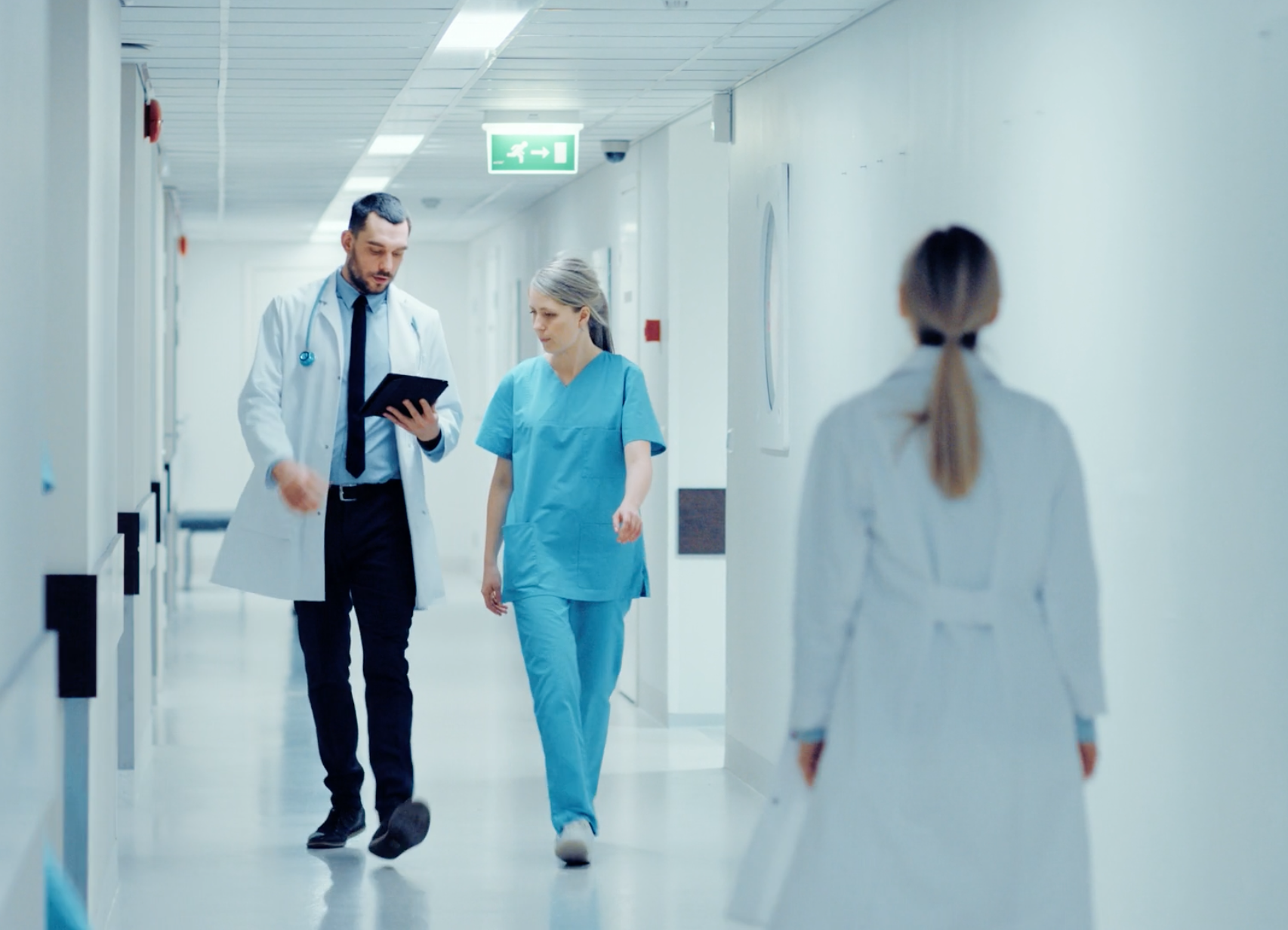 Qué debe incluir un vídeo corporativo profesional en Madrid