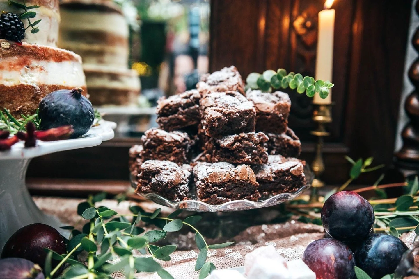 Love is Sweet! 

From gorgeous wedding cakes all the way down to bite sized brownies, every detail from @gatherandfeastevents will go down a &quot;treat&quot; with your family and guests!

Photo @josephkinermanphoto