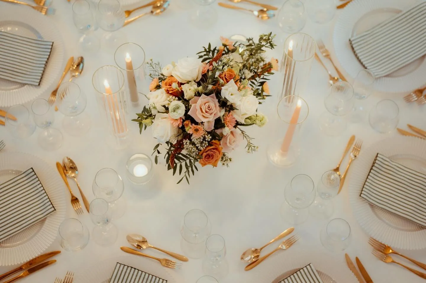 Styled to perfection - a gorgeous set up by @partysquared_weddings &amp; @simplystunningflowers shot by @jesssoper from one of our last open evenings.

Our next Open Day is taking place on Sunday 8th March - come down, see the space and perhaps pick 
