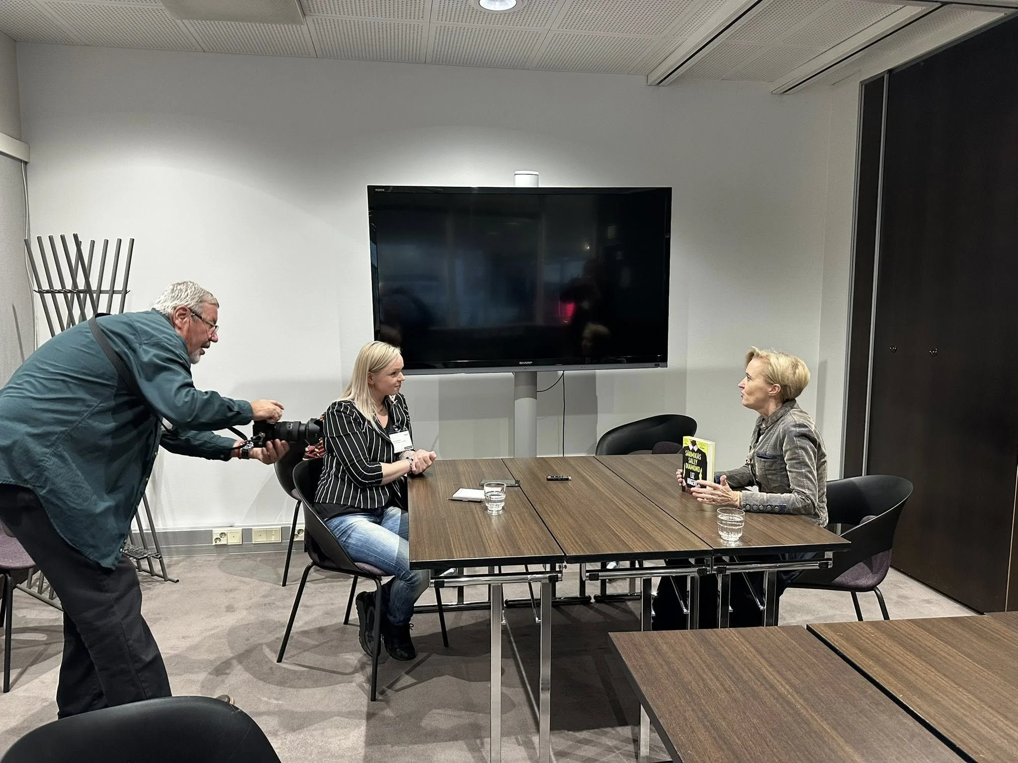 Liz in a press interview at the Messukeskus Helsinki.