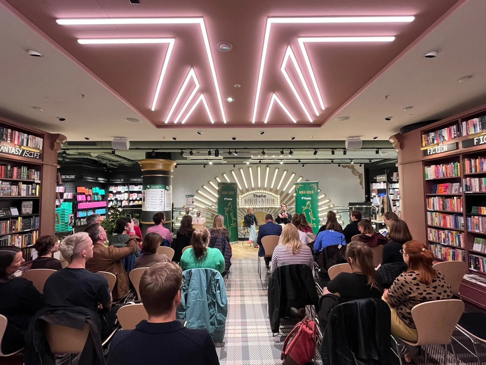 The audience at the Thalia Berlin - Tauentzienstraße bookstore