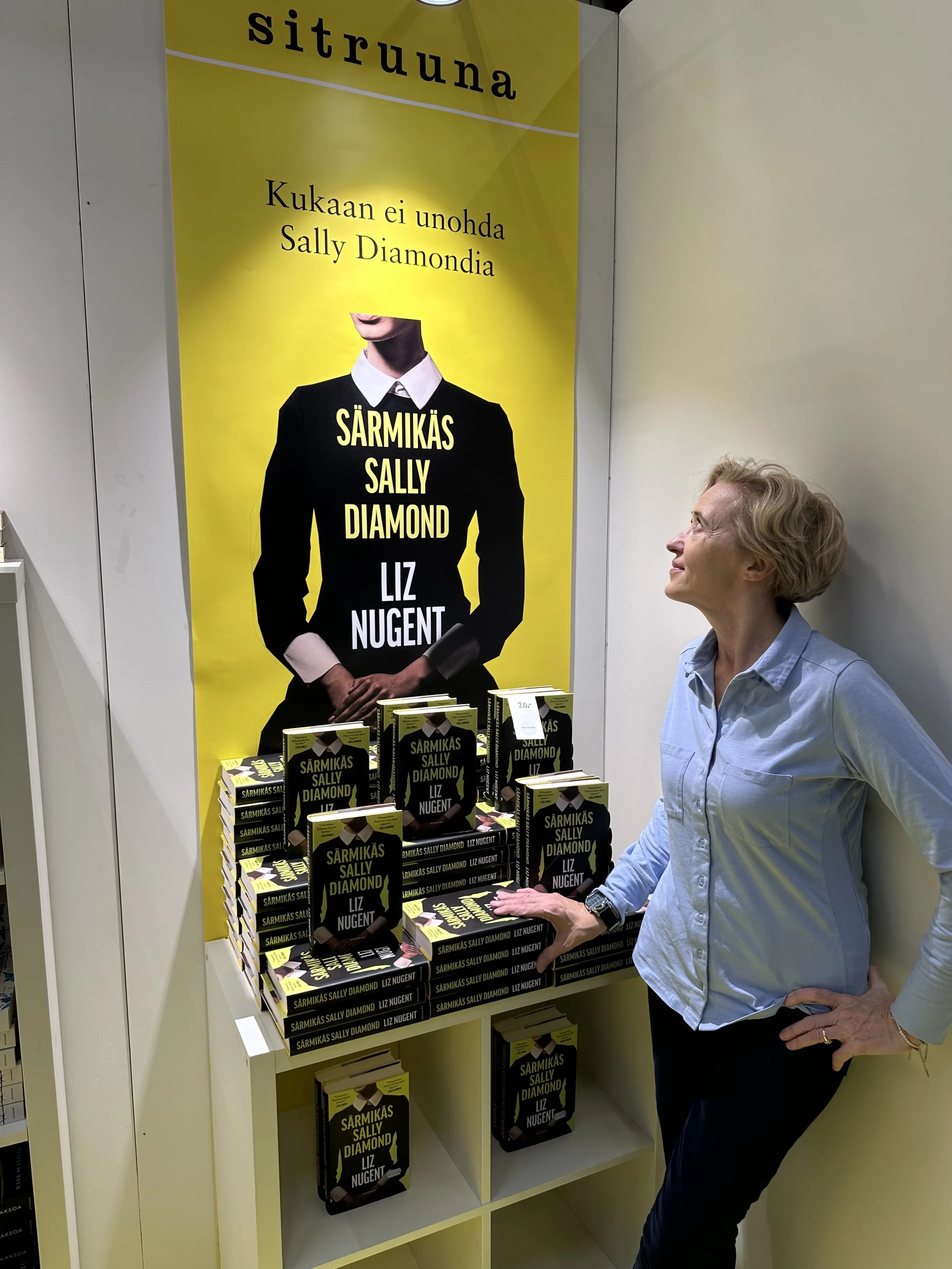 Liz at the Särmikäs Sally Diamond display at the Sitruuna stand in Helsinki.