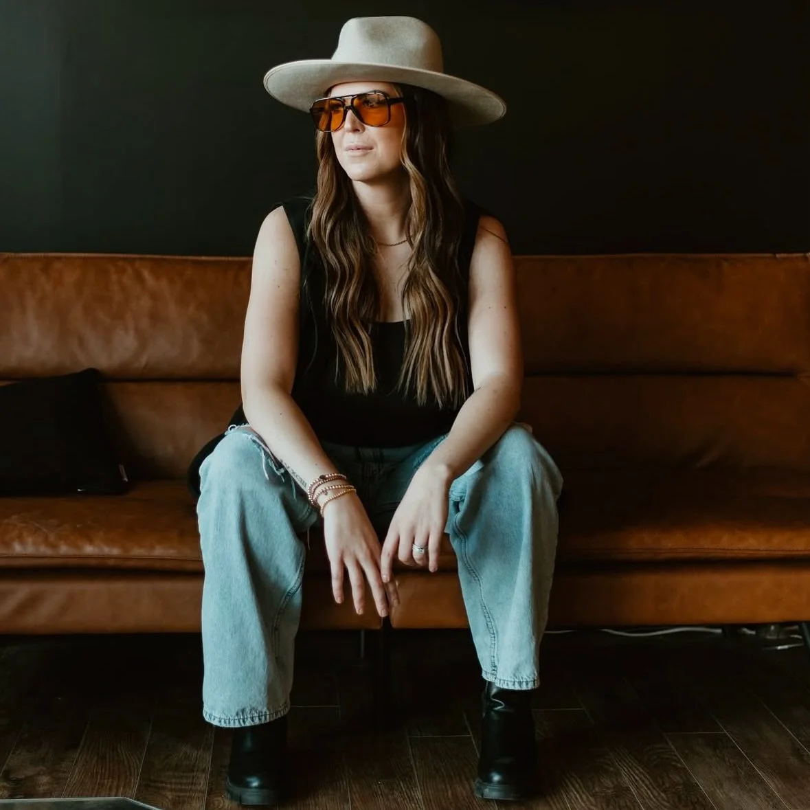 .

Happy Friday 🫶🏽

Ending the week with a heart full of gratitude for ALL the artists, stylists, and dreamers who make it all possible. 

@gracehair.company x @haleyferguson.hair 

📷 @prairieportraitsphotography