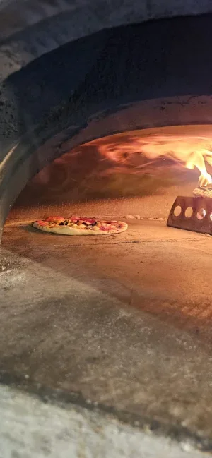 firelight+pizza+food+2.webp