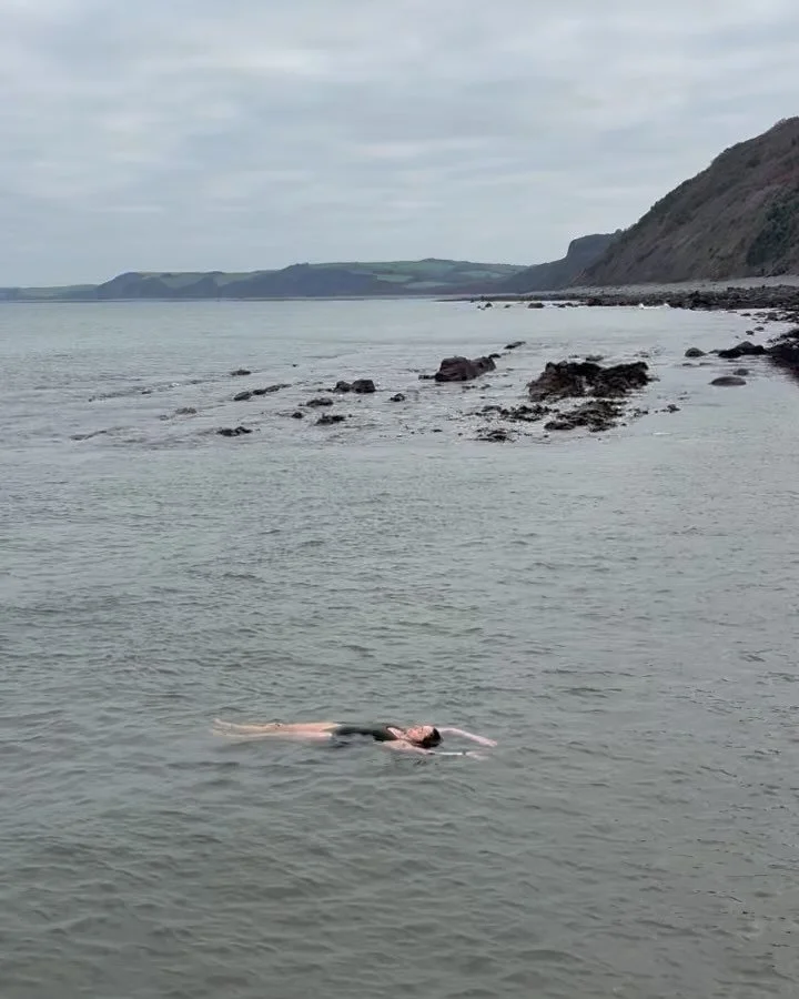 &bdquo;Wonder of buoyancy, of being suspended in this thick, transparent medium that supports and embraces us&hellip;&rdquo; O. Sacks