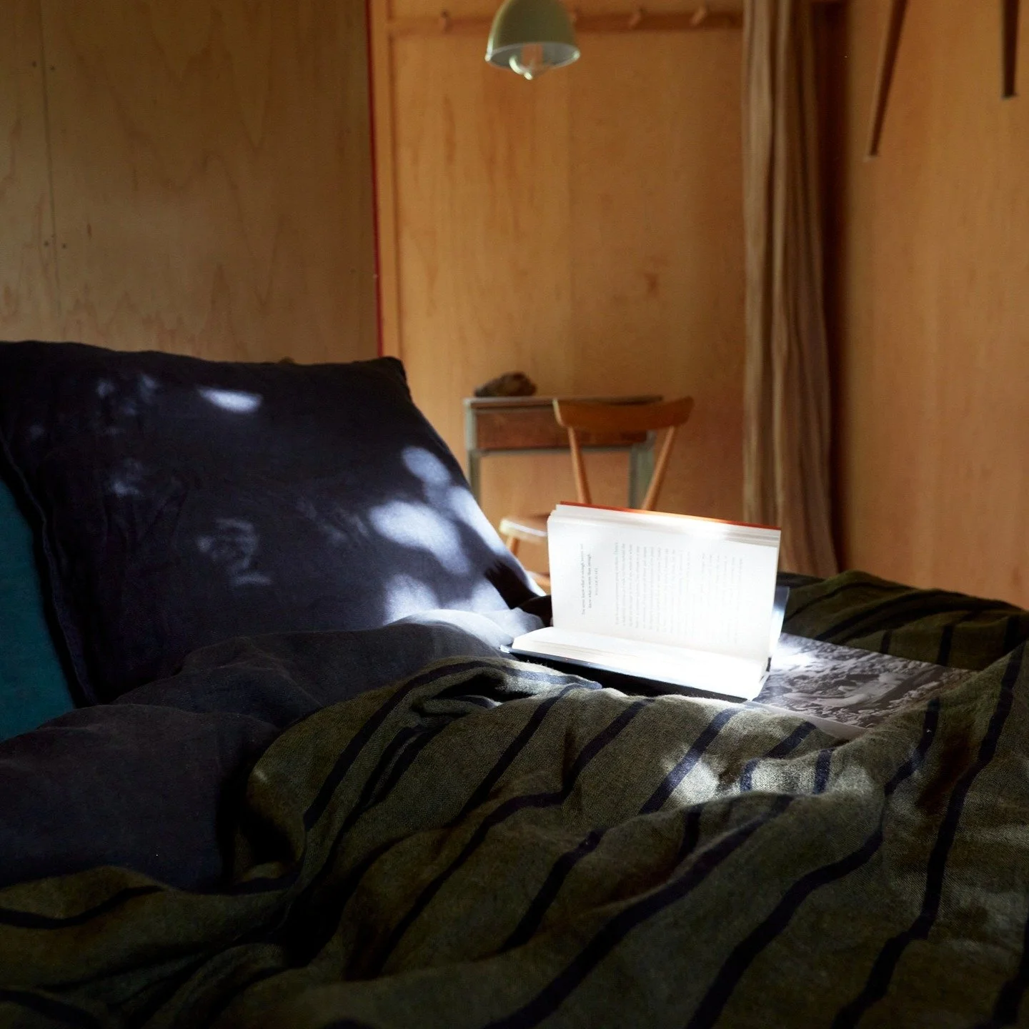 Bed is important. Here we showcase the bed in the cabin. Possibly the calmest bed in the world. Best enjoyed with several books.