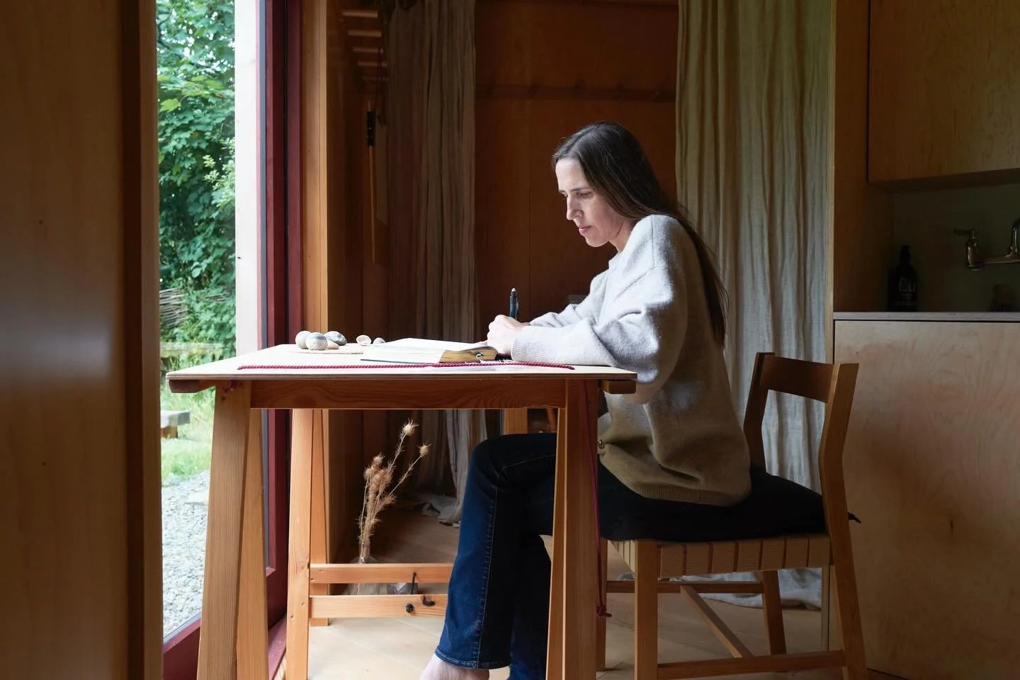 Mornings in our cabin. Design your own retreat ☺️