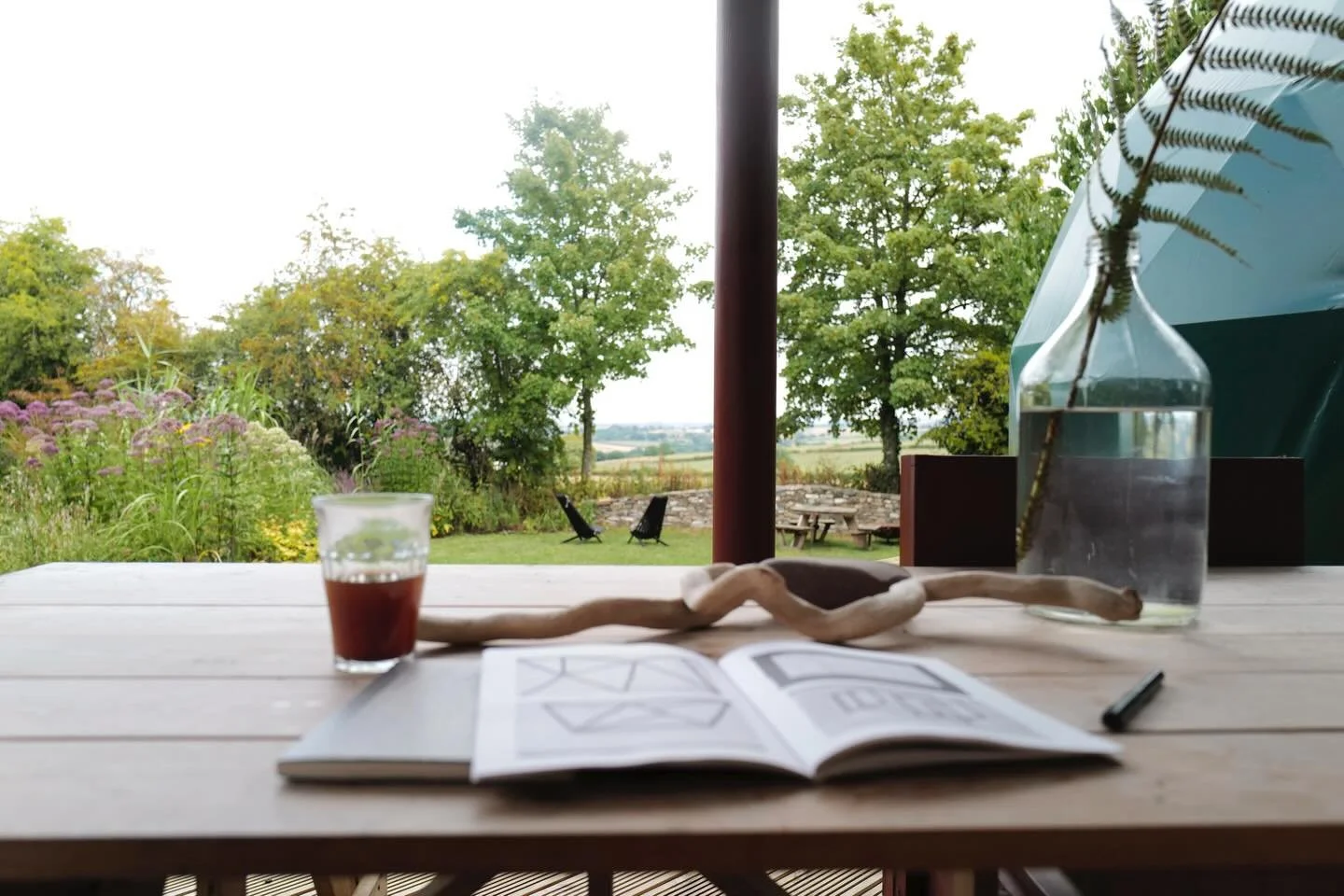 Summer desk space available in our dome 👀✌️

#praktyka 
#coolstays 
#kiphideaways 
#glampingdevon 
#northdevon