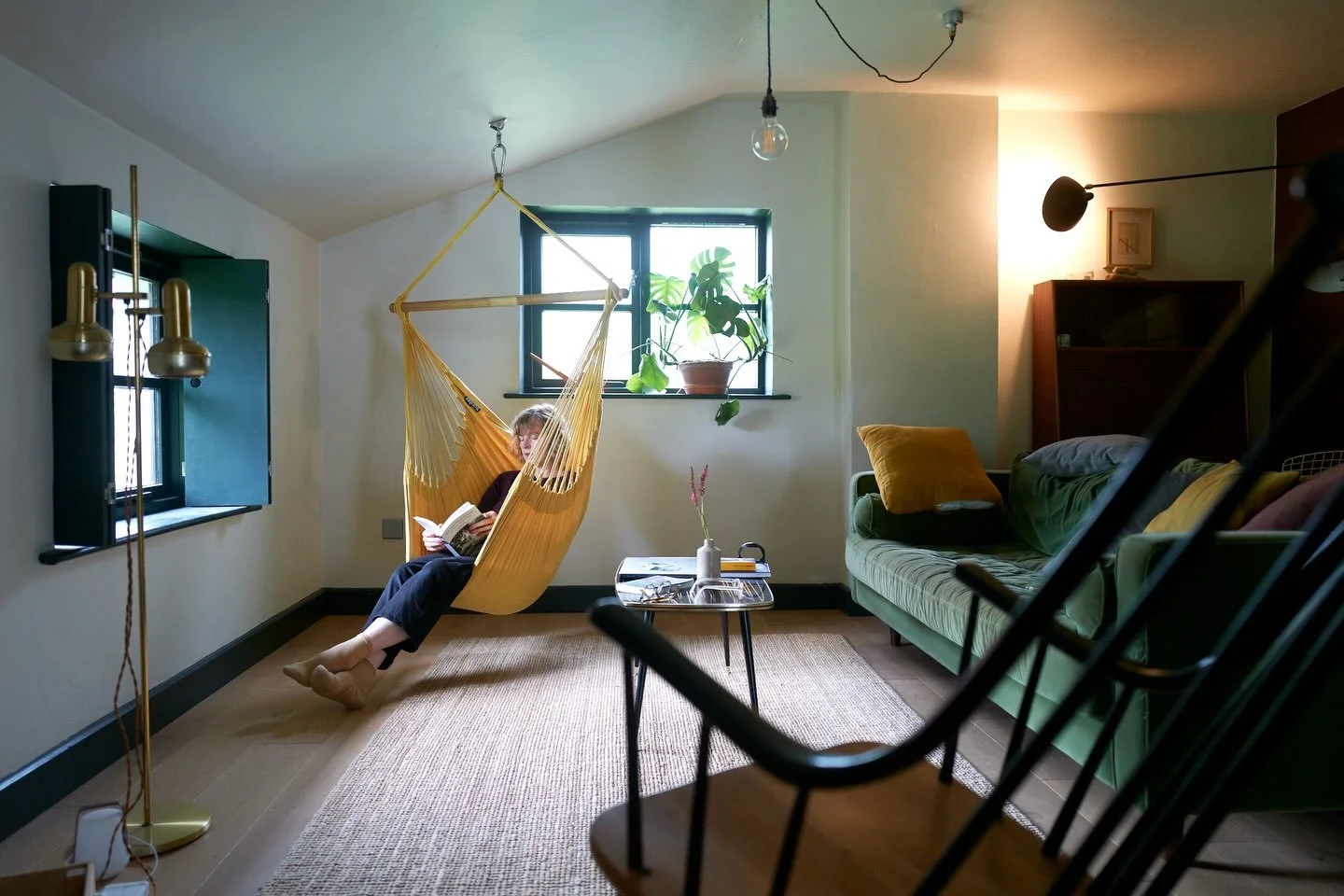 Sometimes all you need is a place to curl up and read a book. When did you last get lost in a good book? Please visit our website - link in bio - to check availability 🥰

#clovelly #bideford #barnstaple #croyde #northdevon