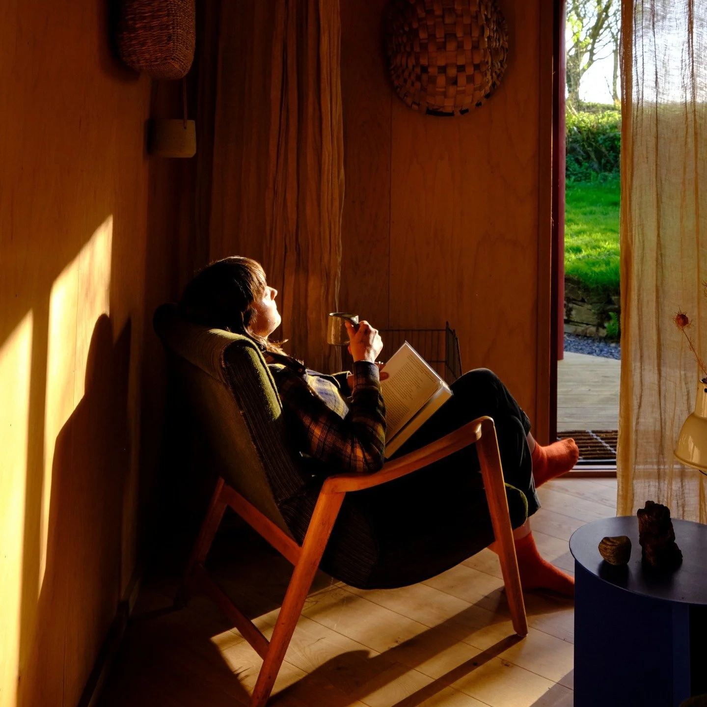 The starting point for the cabin was the idea of creating a small experience space to dream, to watch stars, meditate, read, listen to music, draw, paint...

We still have availability for this summer and autumn - click the link in our bio for more. 
