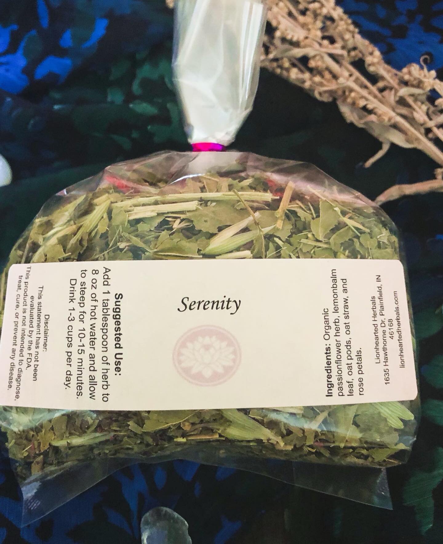 ~Serenity Tea~ ⁣
A tea that is quite literally peace in a cup. Passionflower and lemonbalm are great daytime anxiety soothers that are loved by my clients who suffer from panic attacks. Oat straw and milky oat pods provide deep replenishing nourishme