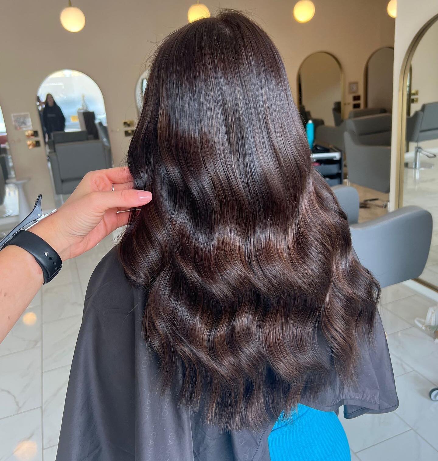 𝑾𝑯𝑨𝑻 𝑬𝑿𝑻𝑬𝑵𝑺𝑰𝑶𝑵𝑺?

Full head tint and a new set of Beauty Works tape extensions in Ebony and Dark Chocolate for Char&rsquo;s gorgeous new client, giving a gorgeous multi tonal finish.

Service: Full Head Tint with Blowdry, and 150g Tape 