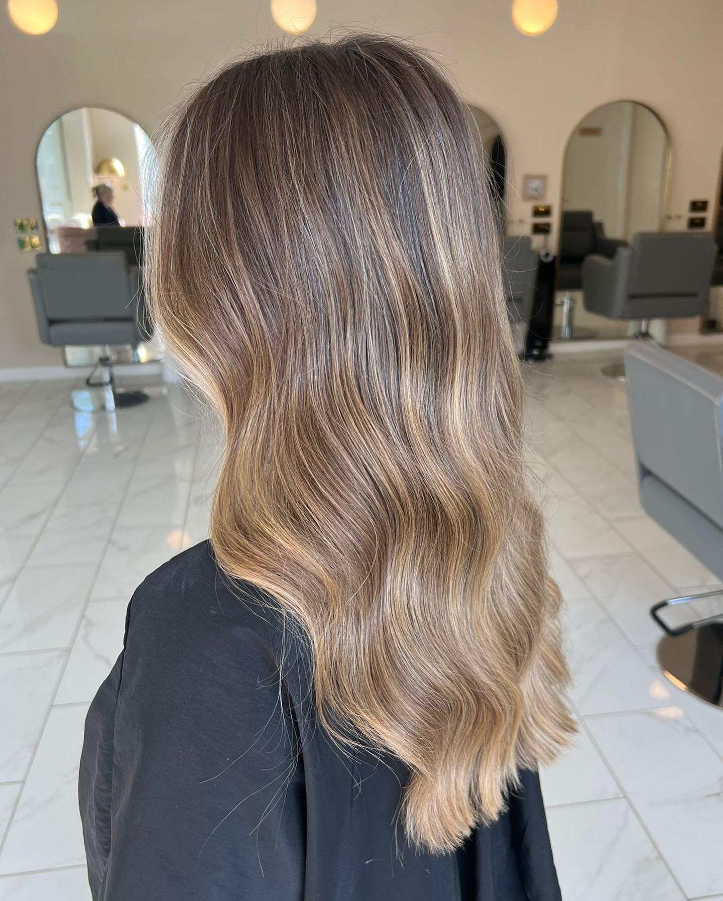 𝑻𝑨𝑲𝑰𝑵𝑮 𝑶𝑭𝑭 𝑰𝑵𝑪𝑯𝑬𝑺

Vikki hasn&rsquo;t touched the length or colour of her hair in a few years, but this transformation by Char has left Vikki&rsquo;s hair brighter and healthier

Service: I Want it All Package, Cut and Blowdry

Cost: &