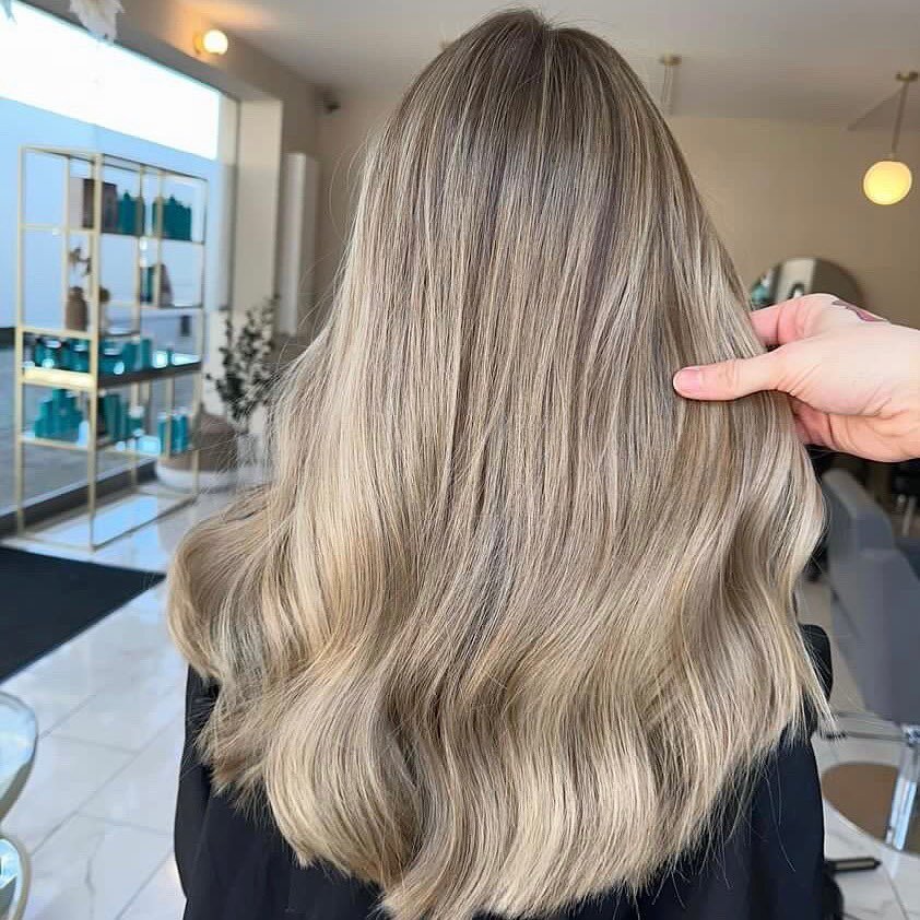 𝐁𝐀𝐁𝐘 𝐁𝐋𝐎𝐍𝐃𝐄

New hair day for @islamcsorleyx making her brighter and blonder just in time for the sun to come out 🫶🏼

Using the new @moroccanoil colour for the whole process 

Hair by @liamwtylerhair