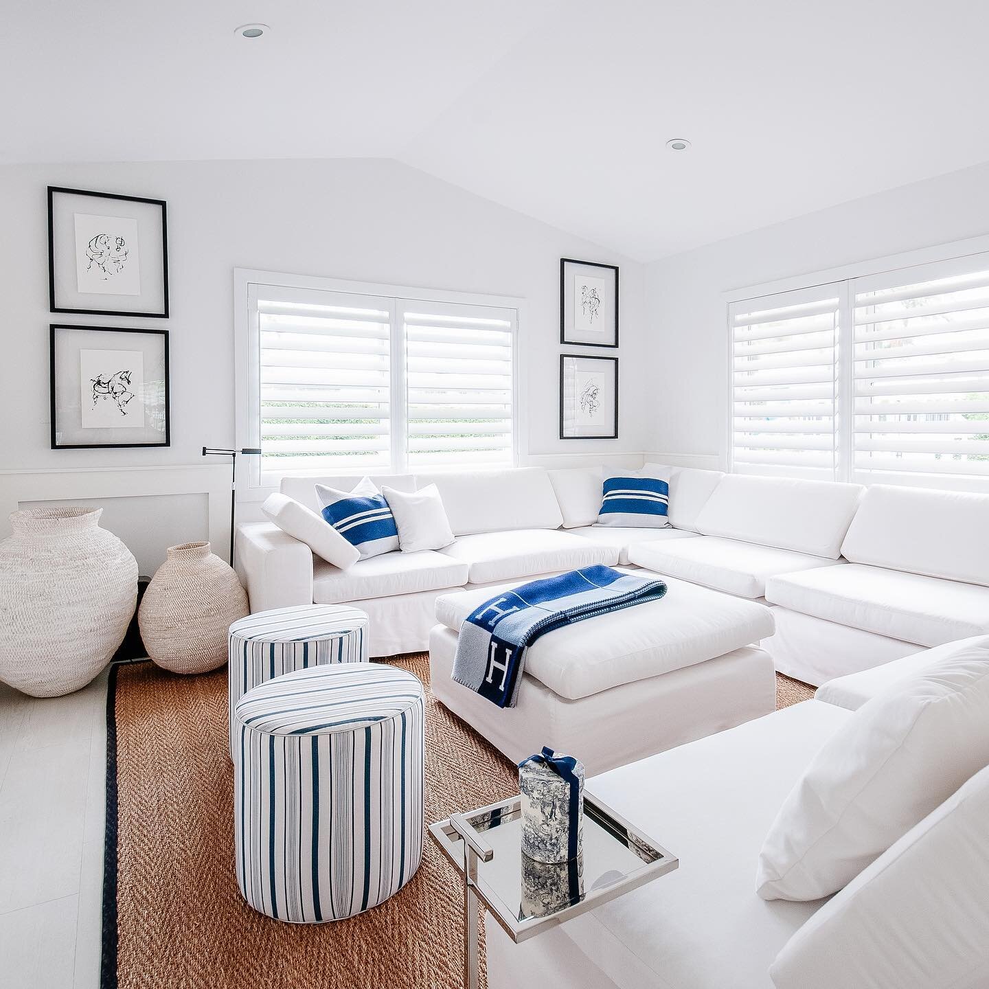 A minimalistic #Hamptons vibe 🤍💙

Adore this house and client! Home completed for @shopsavvy_solemate via mobile design 📲

Photo by @ysv_photo 📸
&bull;
&bull;
&bull;

#InteriorDesign #InteriorDecor #InteriorDecorating #Interiors #Decorating #Inte