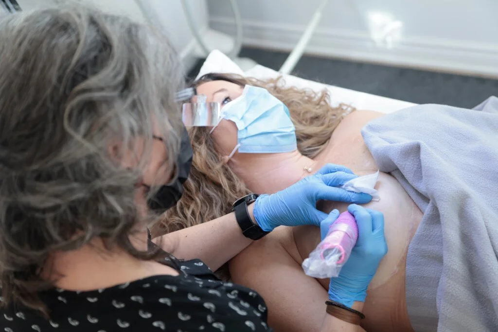 “Salut, mon ami ! Tu es revenu.”