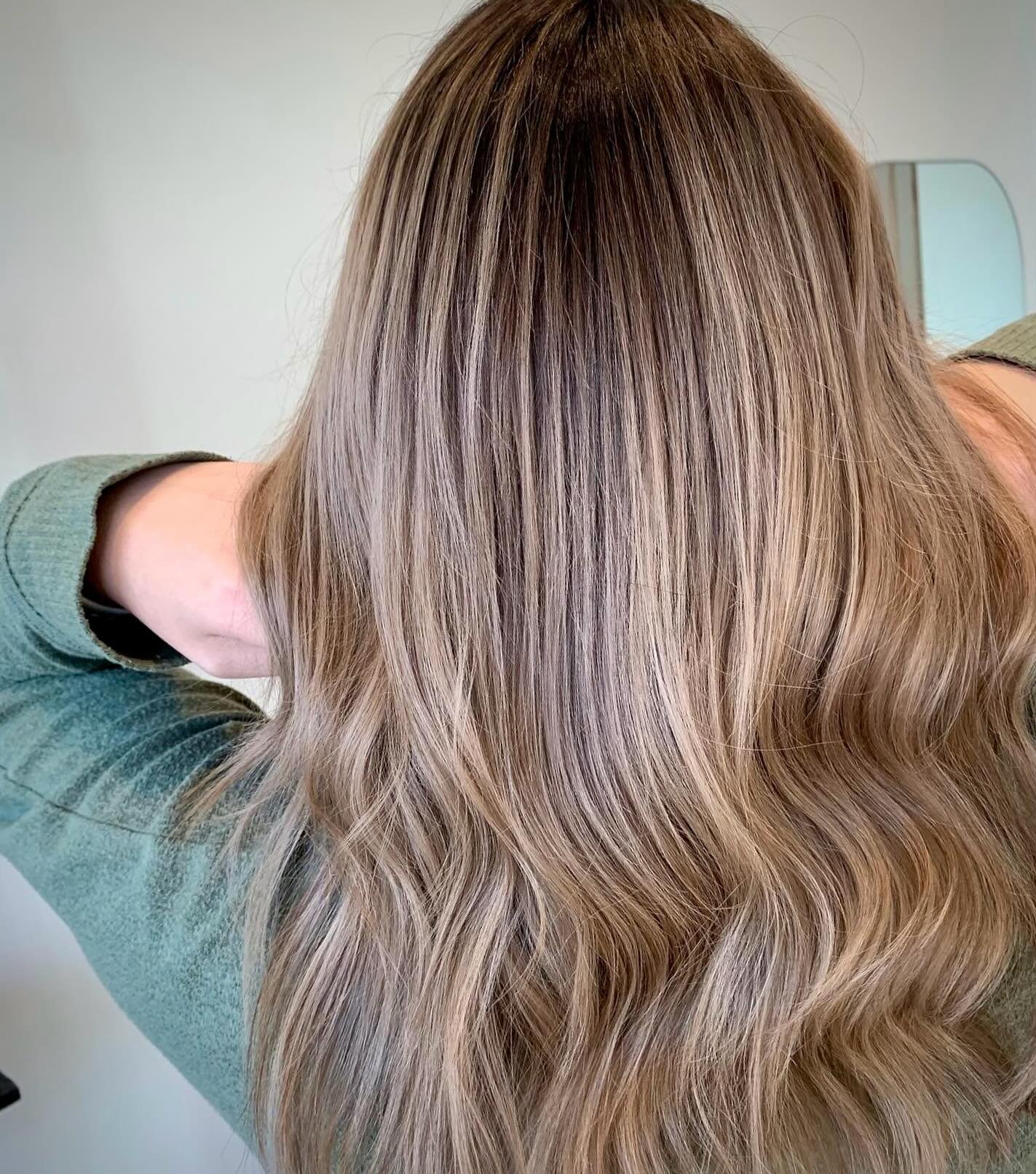 ✨Cassie✨

Something about this color just warmed our soul. Cass was a brighter all over blonde and was ready to tone it down to the perfect bronde. 

What do ya think??

#livedinhair #chicagonurse #blondehair #bronde