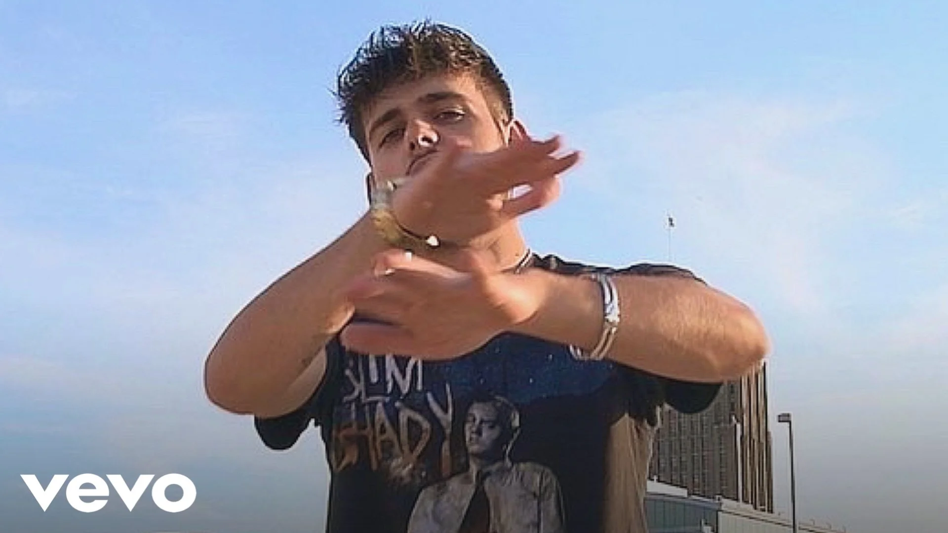 HUSTLIN’ - Music video out now!