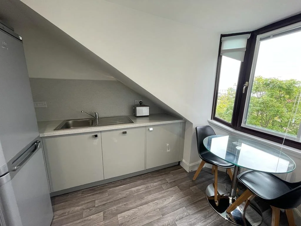 Kitchen 2.jpg