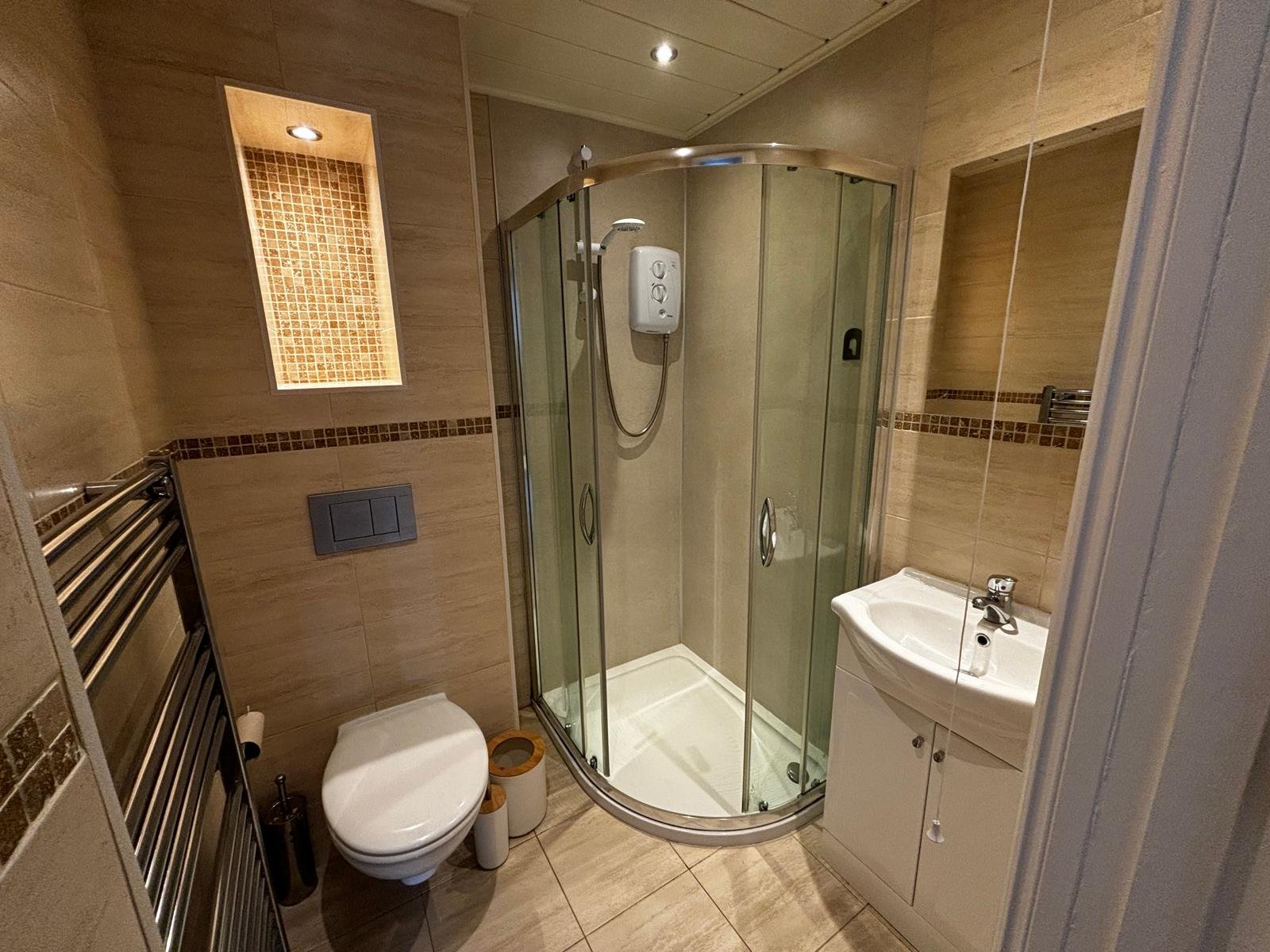 Shower Clepingtin.jpg