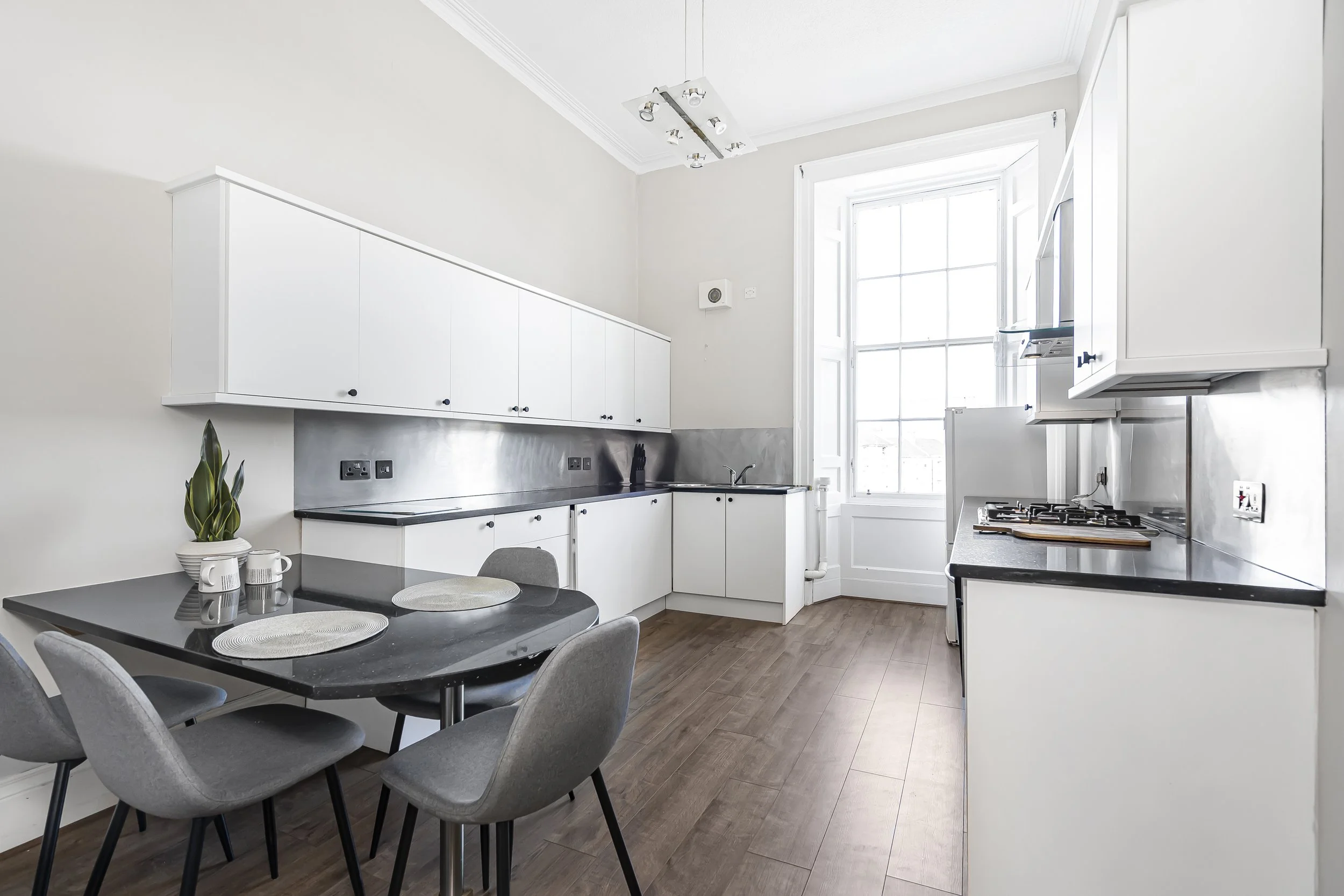 21 (2f1) Leopold Place, Edinburgh, EH7 5LB (6).JPG