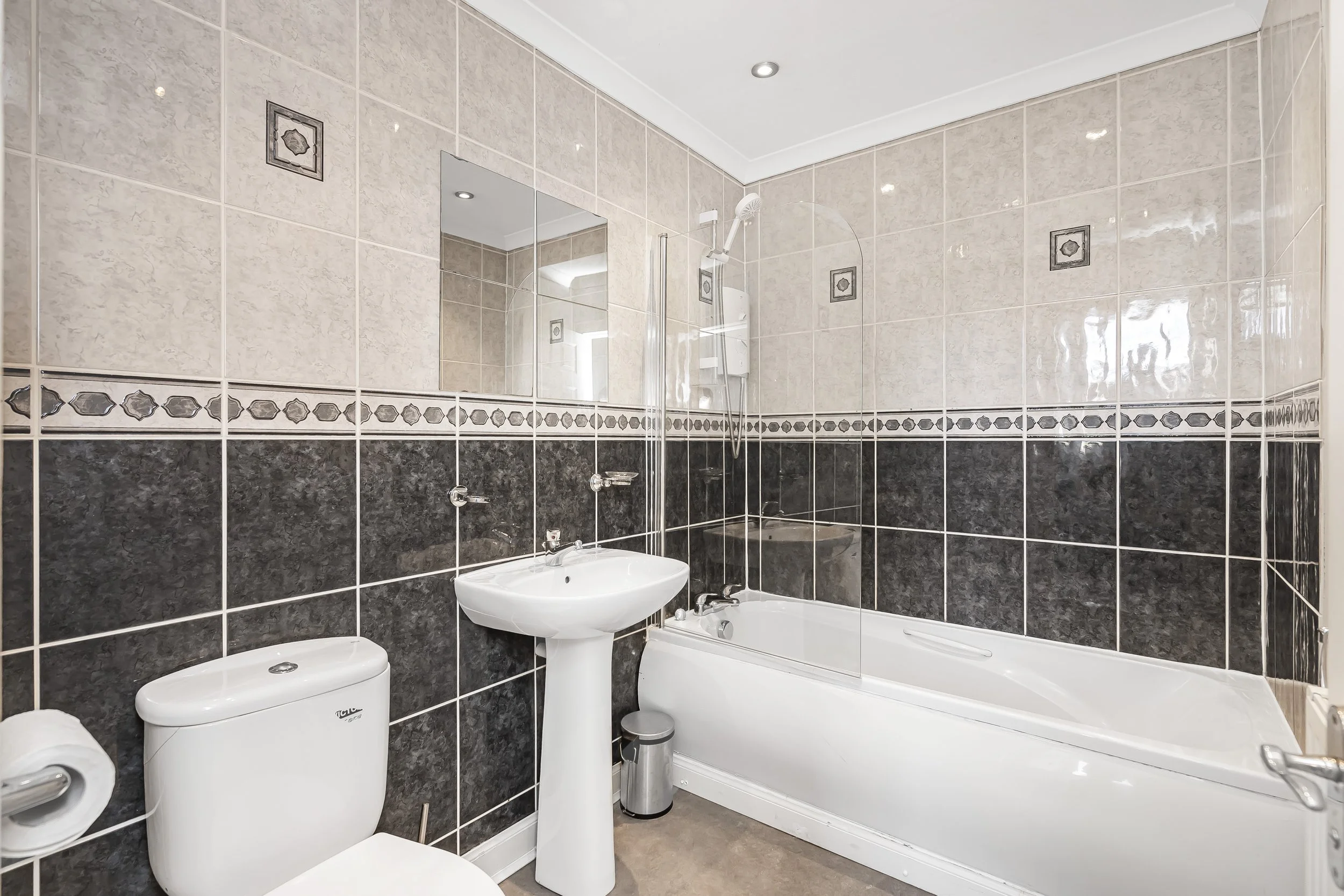 21 (2f1) Leopold Place, Edinburgh, EH7 5LB (1).JPG