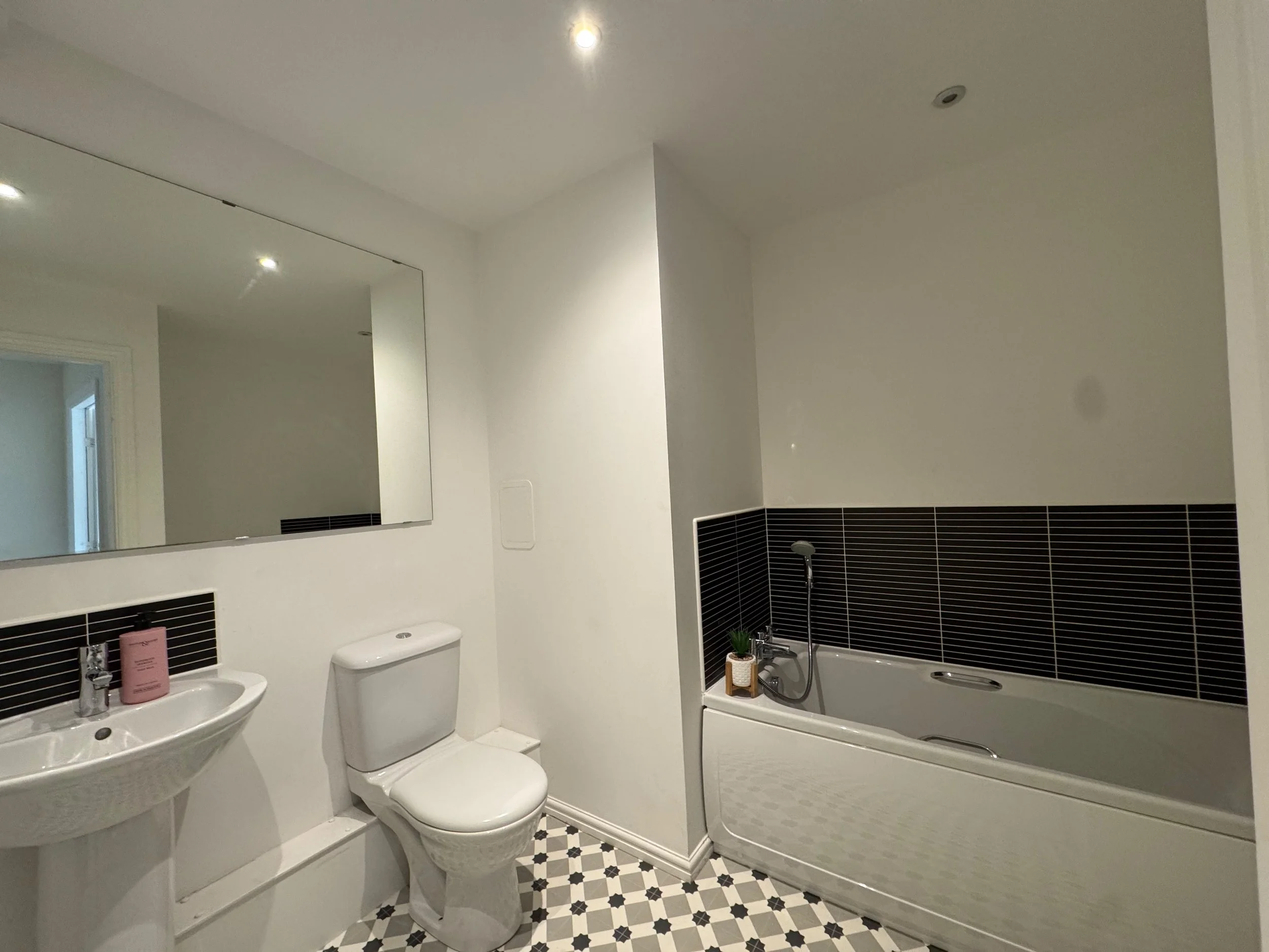 Bathroom 1.jpeg