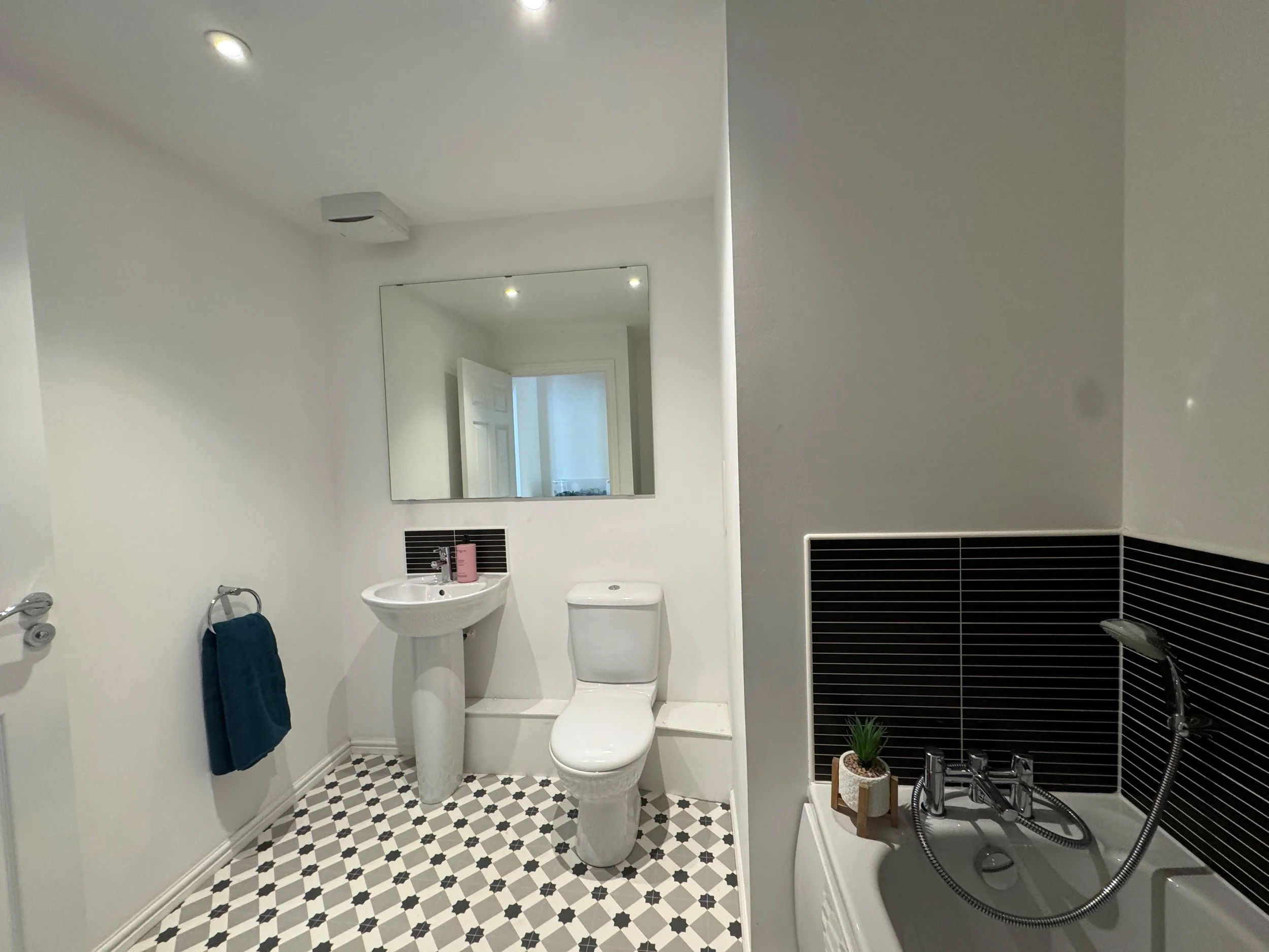 Bathroom 2.jpeg