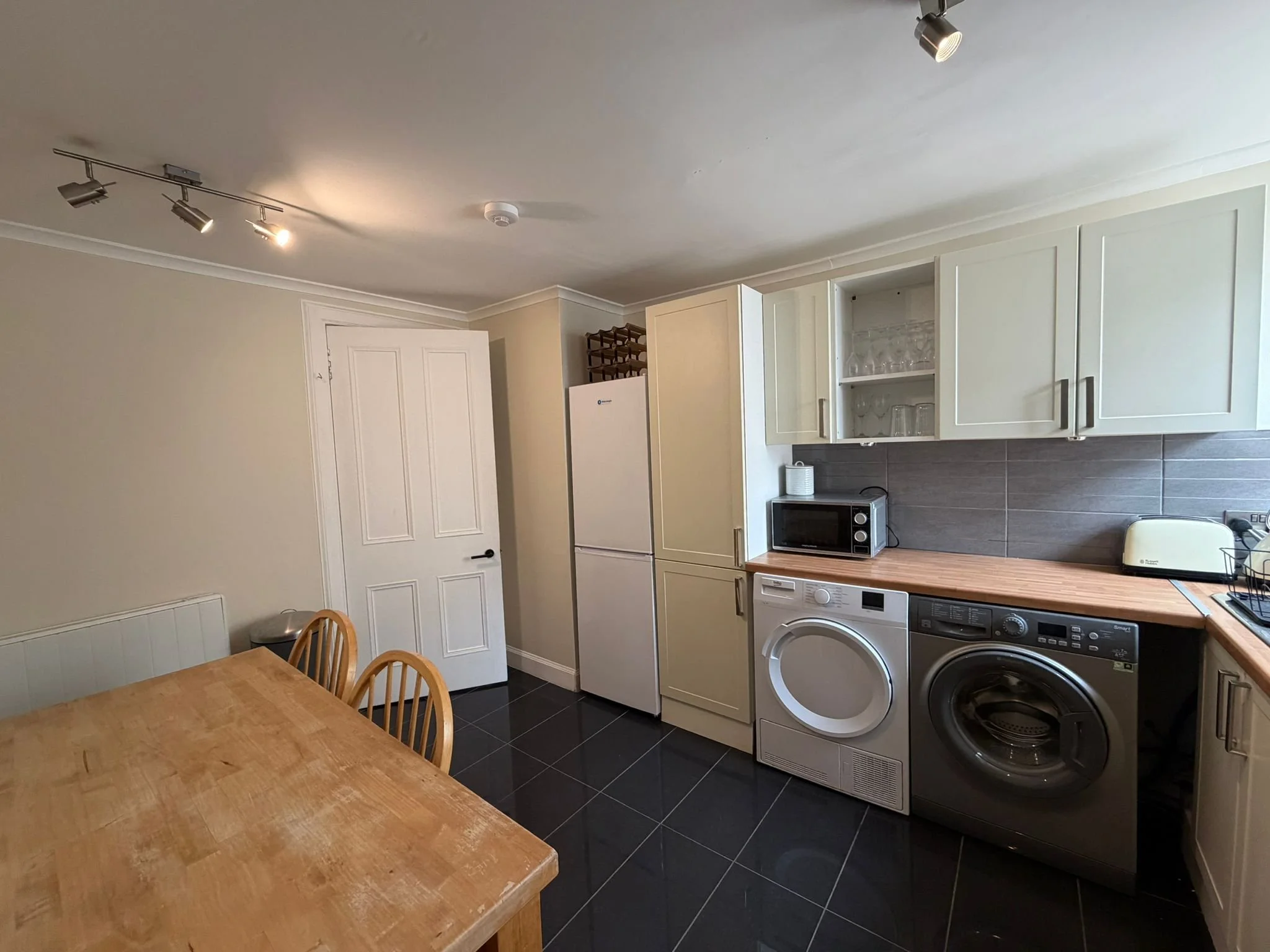 Kitchen 1.jpeg