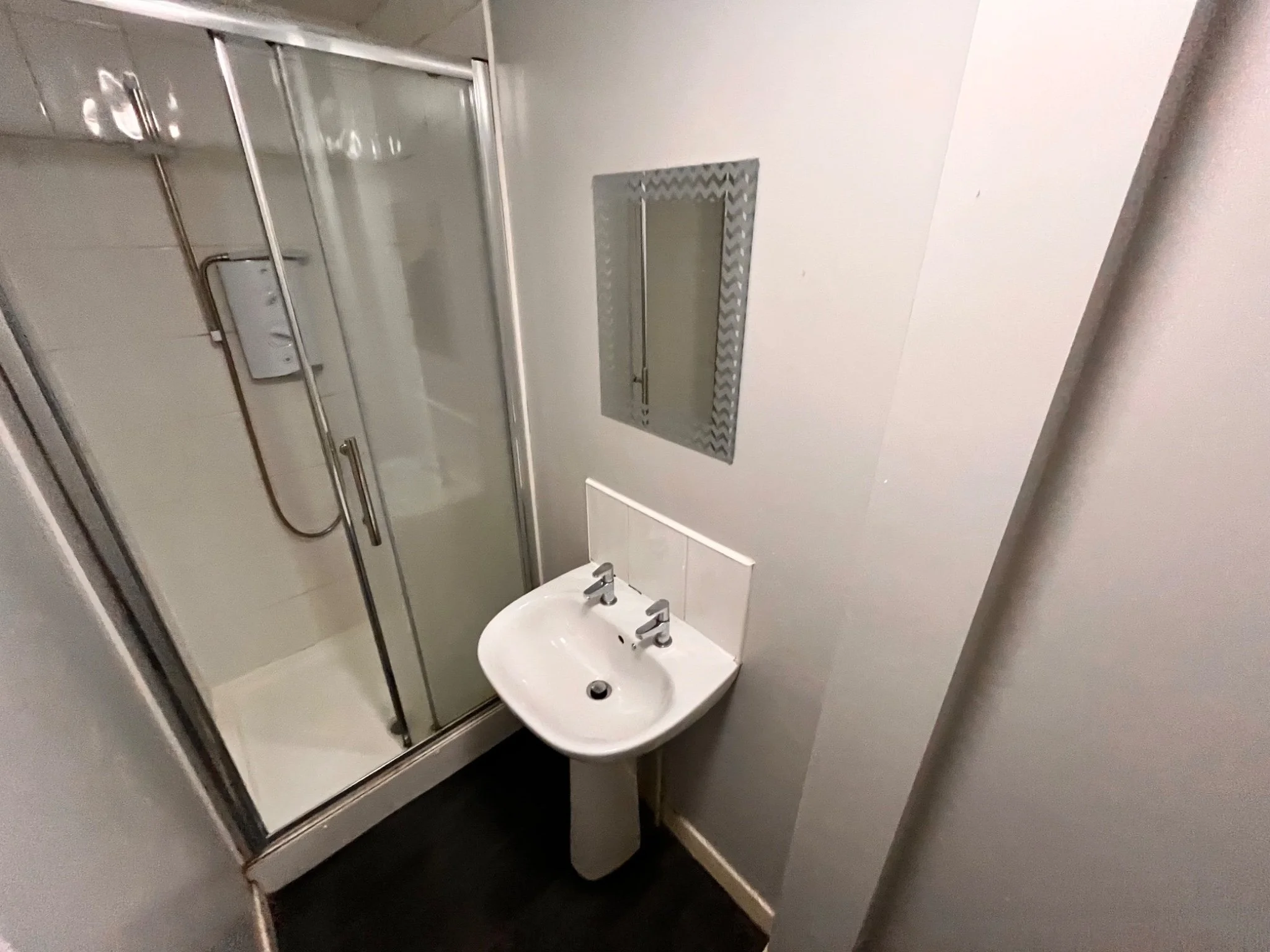 SHOWER ROOM.jpeg