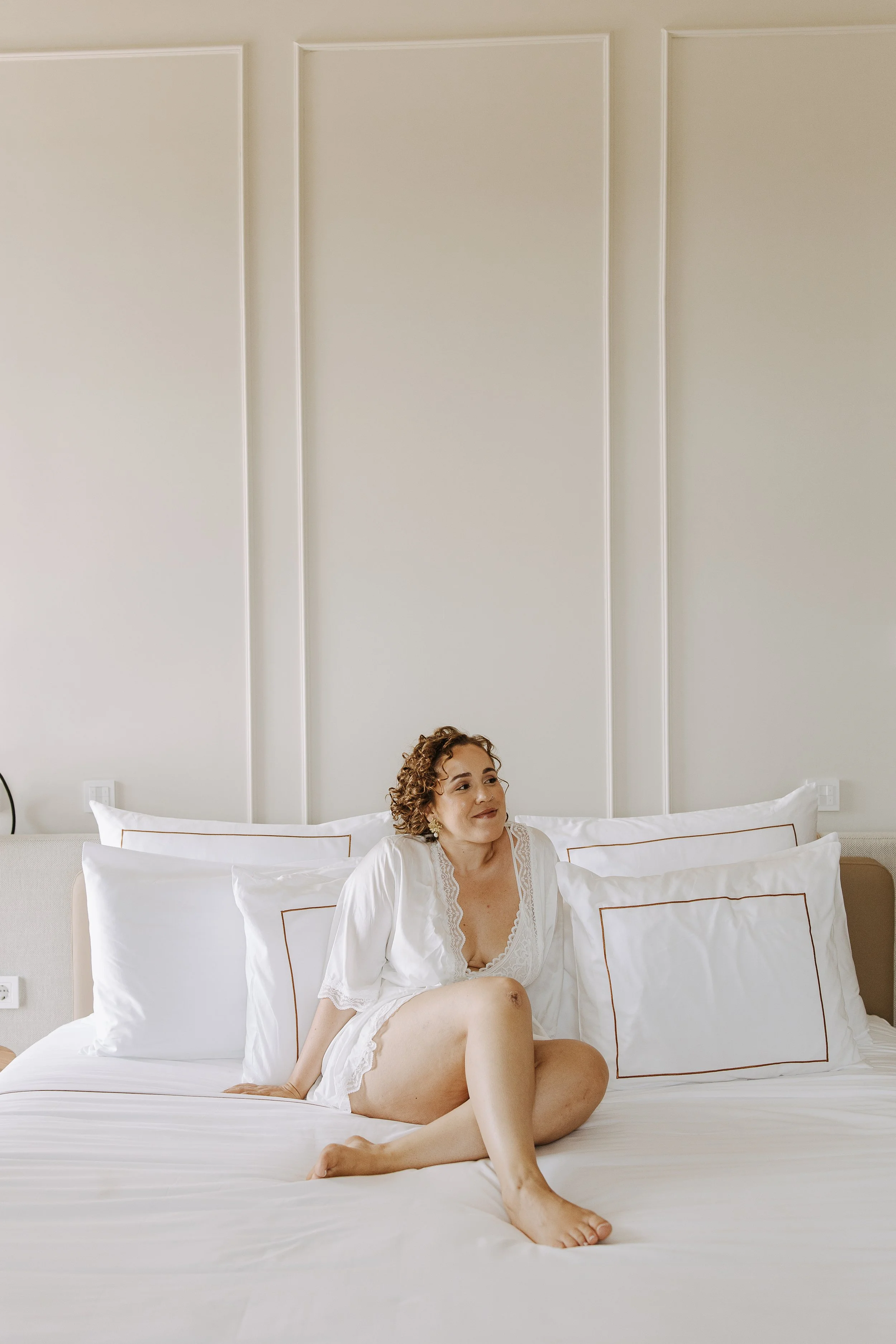  bride getting ready at The Lice suite in Villa do Conde with soft morning light 
