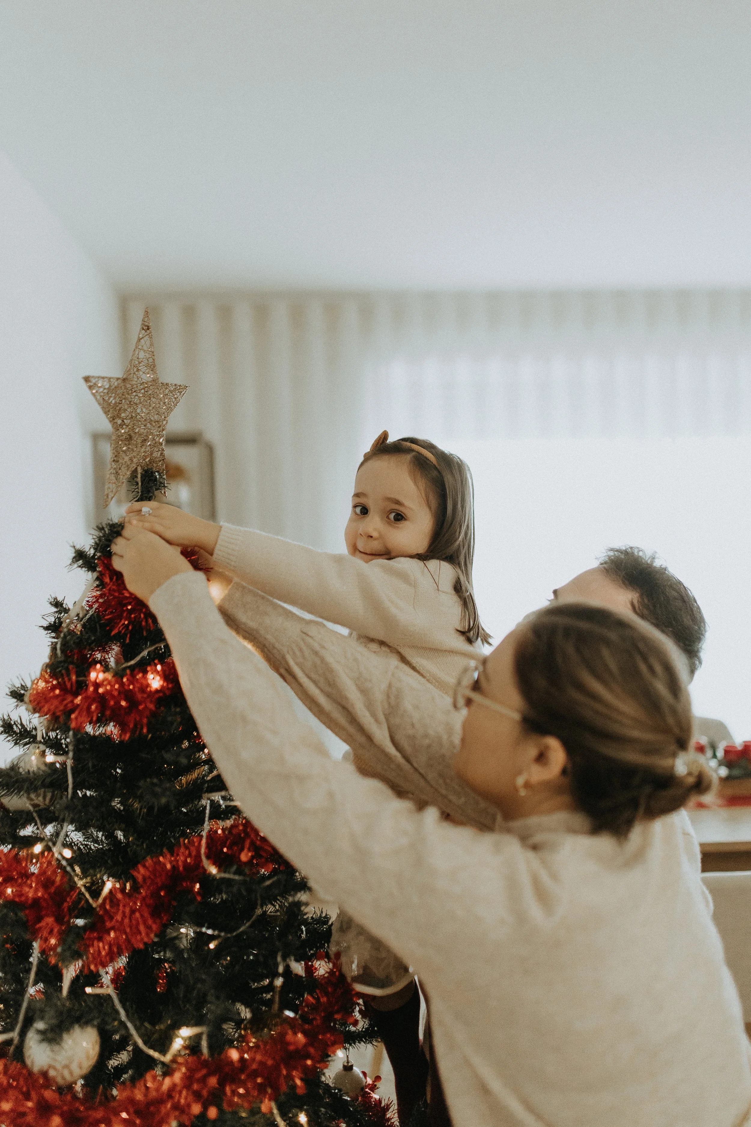  sessões de natal no porto, estilo caseiro e documental. até 200€ fotografia de natal em familia, no lar e sem cenários sessões de natal documental e natural em aveiro 