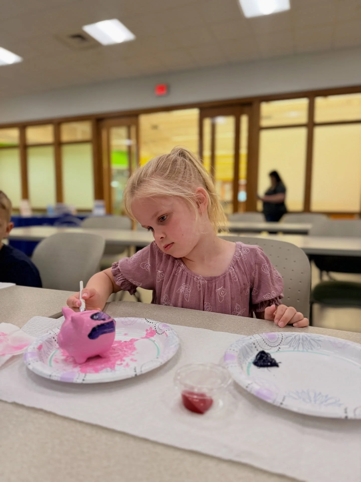 Our friends at the @cabotpubliclibrary had a wonderful time painting their piggy banks! We learned about creating a budget for things we want, earning money, and saving! Youth month is wrapping up quick. Join us in Searcy on Friday for more fun!! 

#