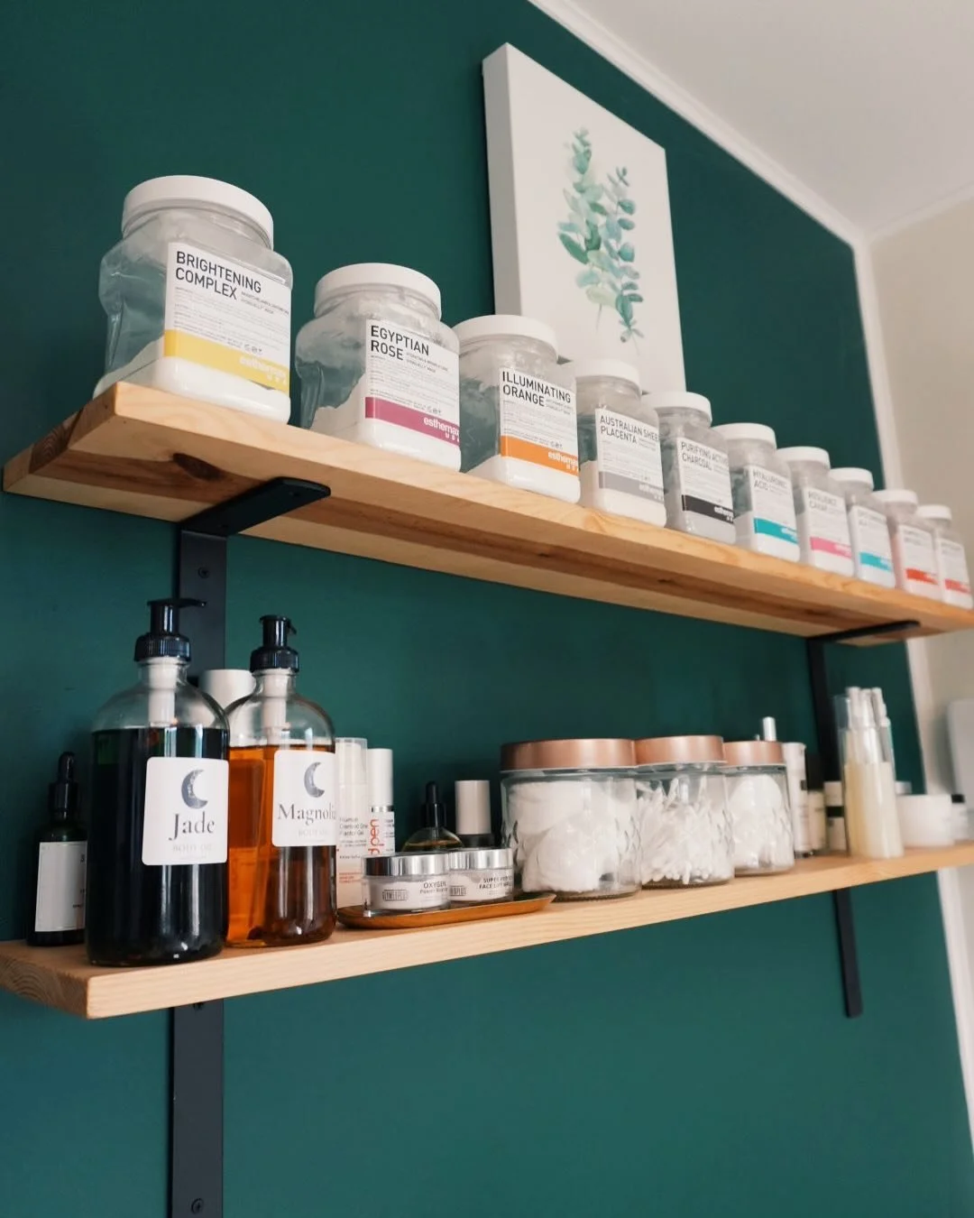 You + Sister Moon = complexion perfection🤍

Meet Maddy &amp; Jessie! &mdash; the radiant duo behind Sister Moon Skincare, lovingly handcrafted in Ellensburg, Washington ✨

I&rsquo;ve had the joy of knowing Maddy for over a decade (and working alongs