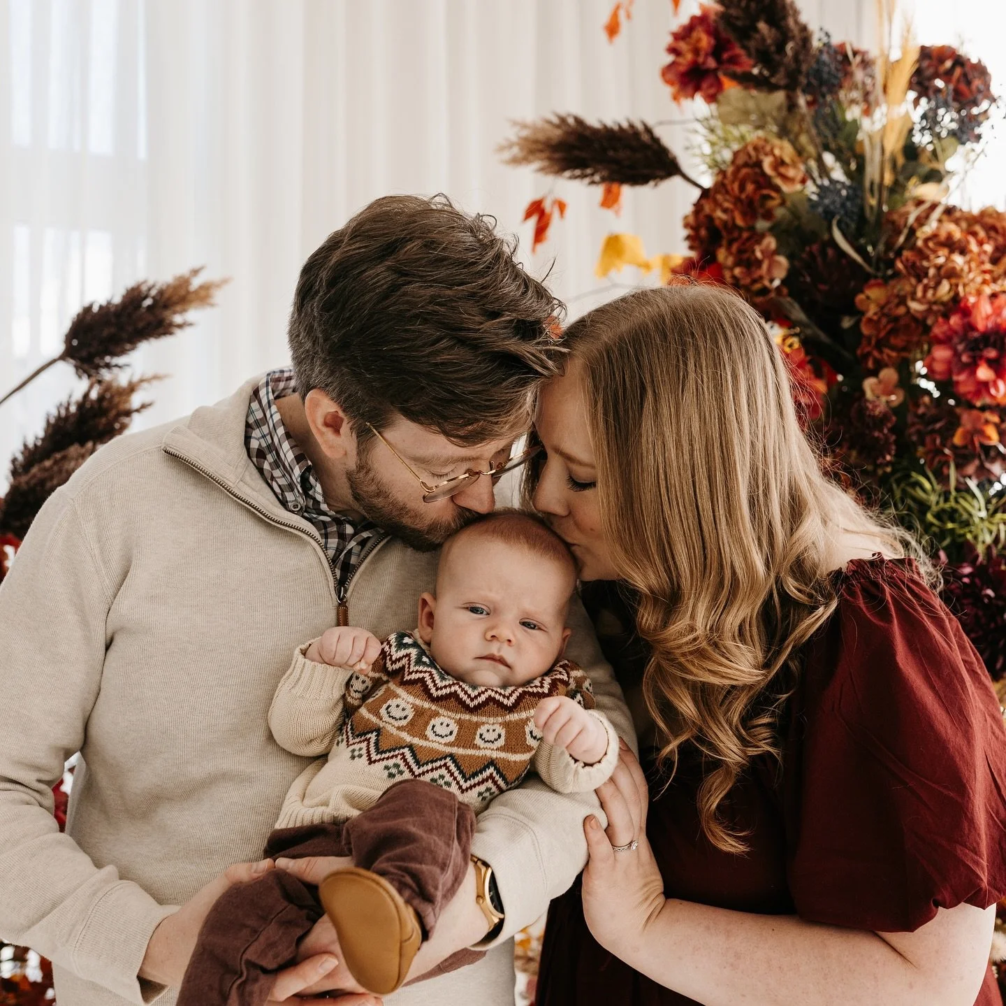 Grateful for everyone who joined me for fall minis and especially for my past brides turned mamas. Watching your families grow through my lens is such an honor. 🤍