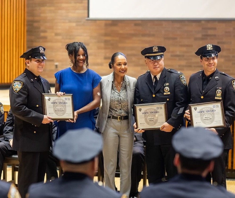 Today in conjunction with @afspnyc and @nypdfirstdep honored the members of service who went above and beyond to save the lives of New York City residents who were in the brink of ending their own lives.
.
By acting quickly and saving these people, t