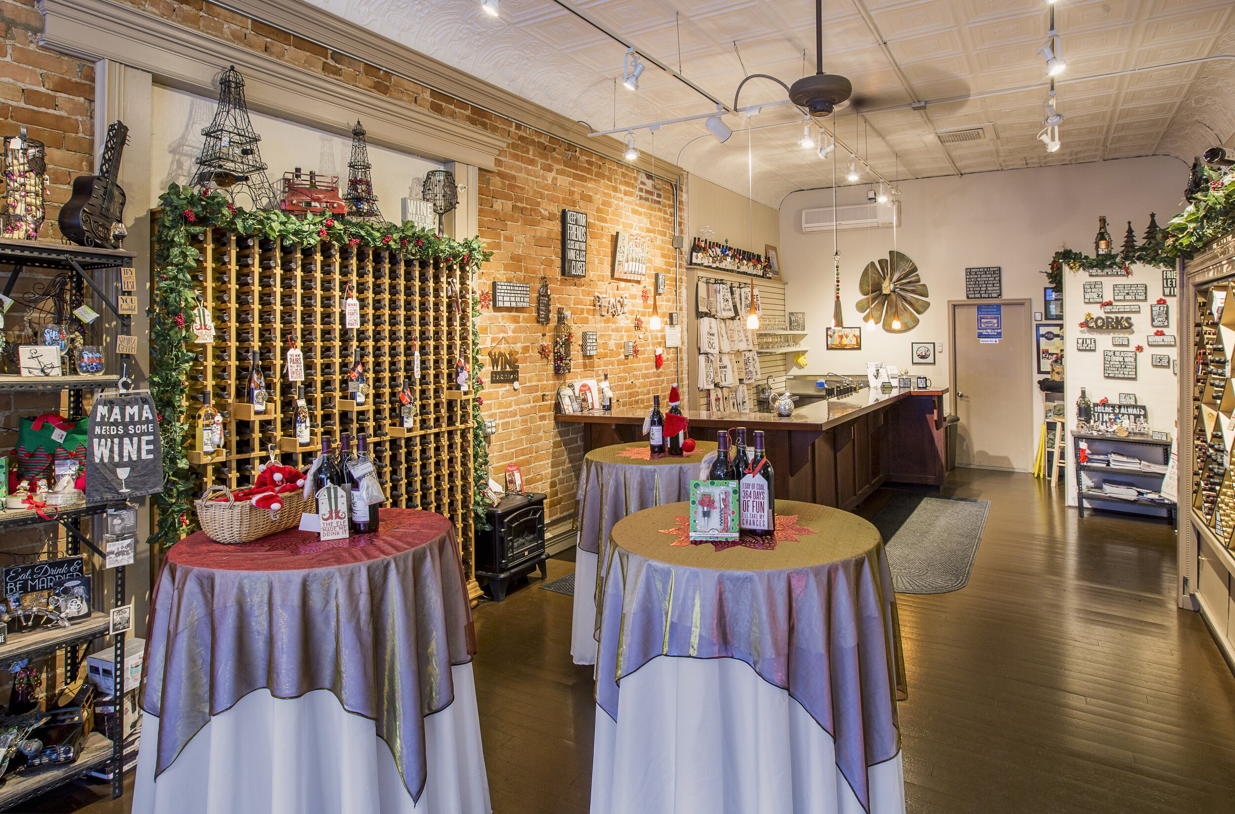 WhitePine_Photo4_TastingRoom2018.jpg