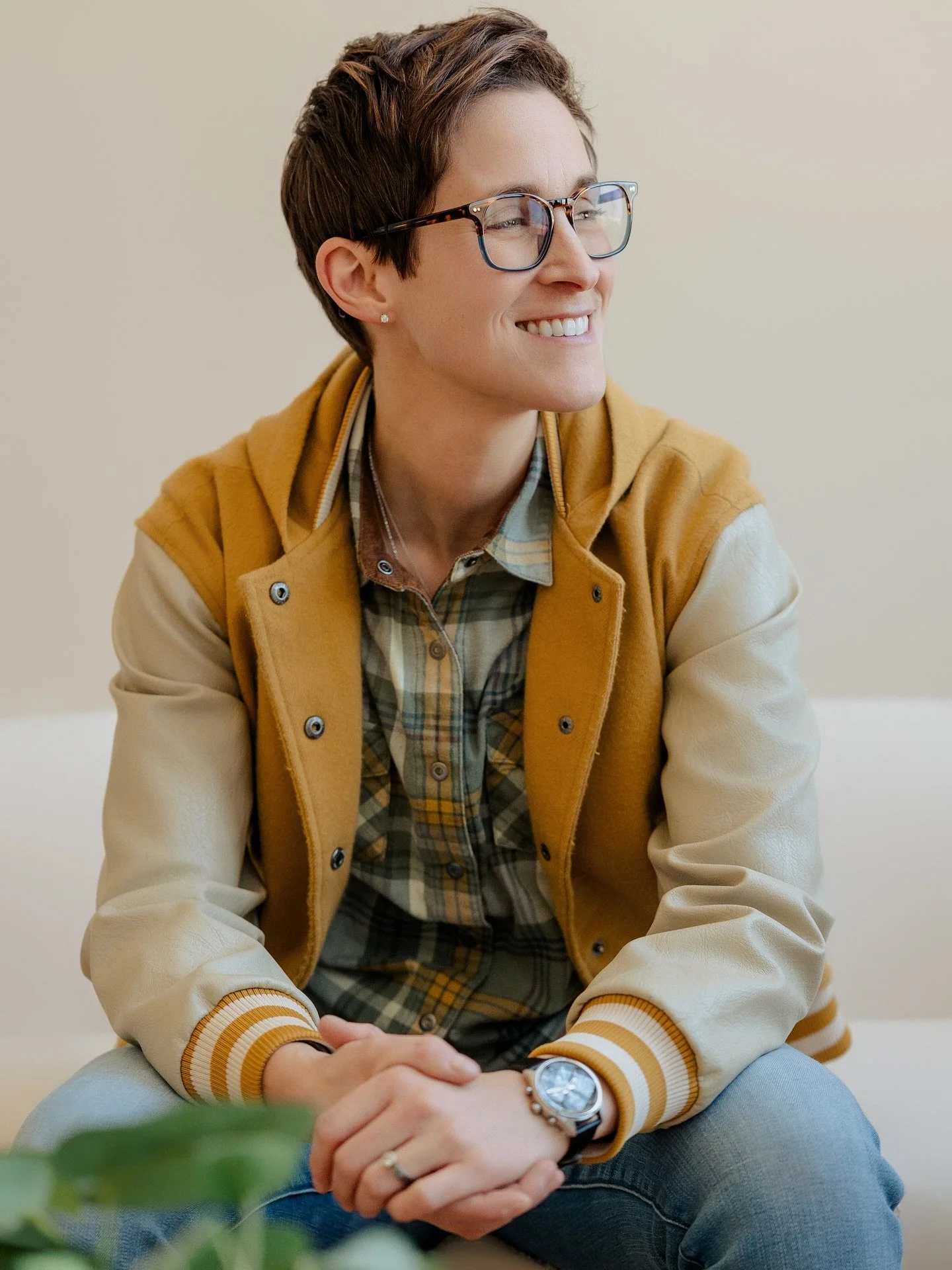 Good Morning, Friends and Creative Partners! And, welcome, new followers, to Amy Archambault Studio!
With 15+ years in Fine Art and Design, I’ve built my career supporting award-winning businesses through brand graphics development, interior d