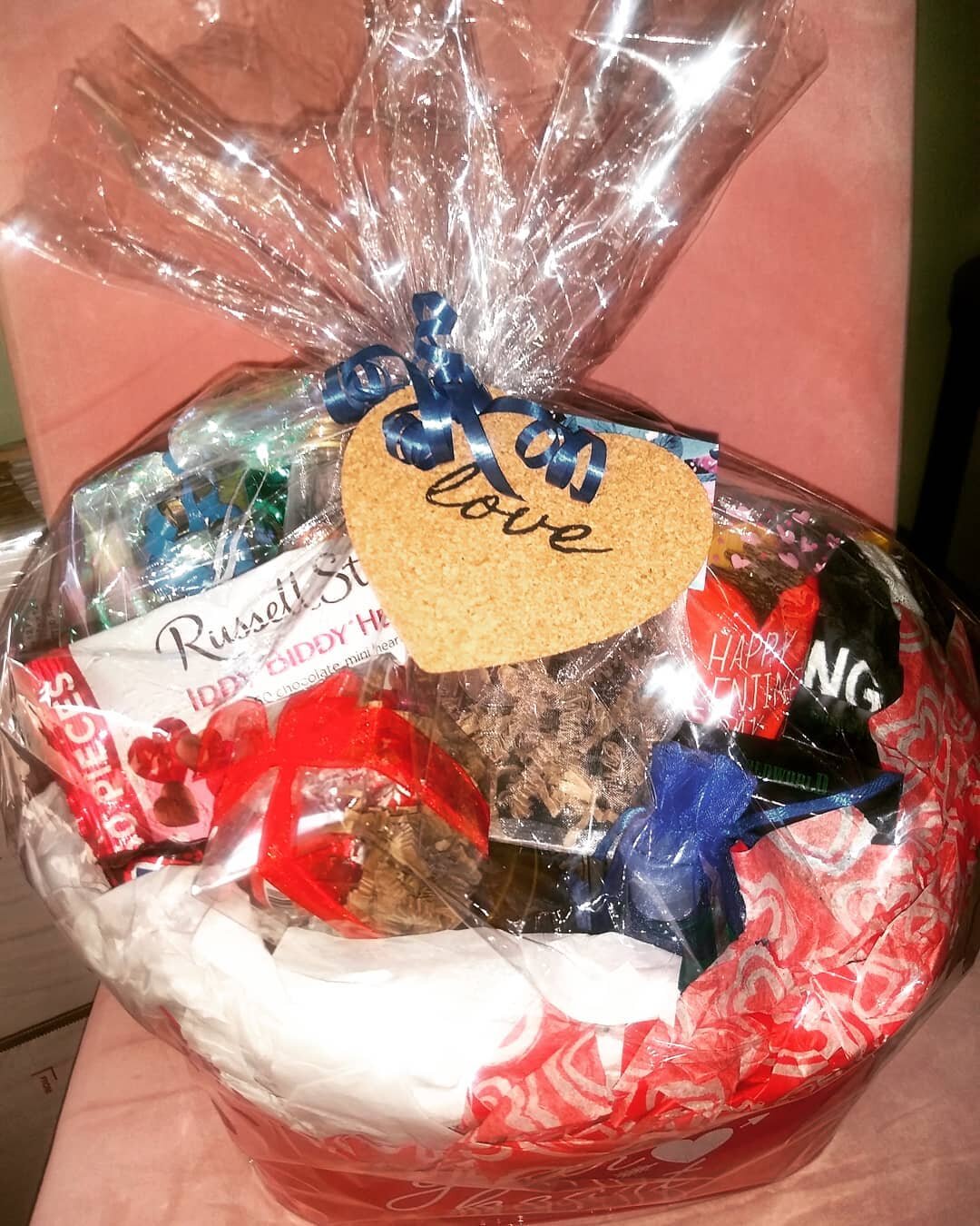 KreativeKreationsByKitorah has been doing gift baskets as well!! I thank you all for the support and allowing me the opportunity to gift you gift you KREATIVELY 💙