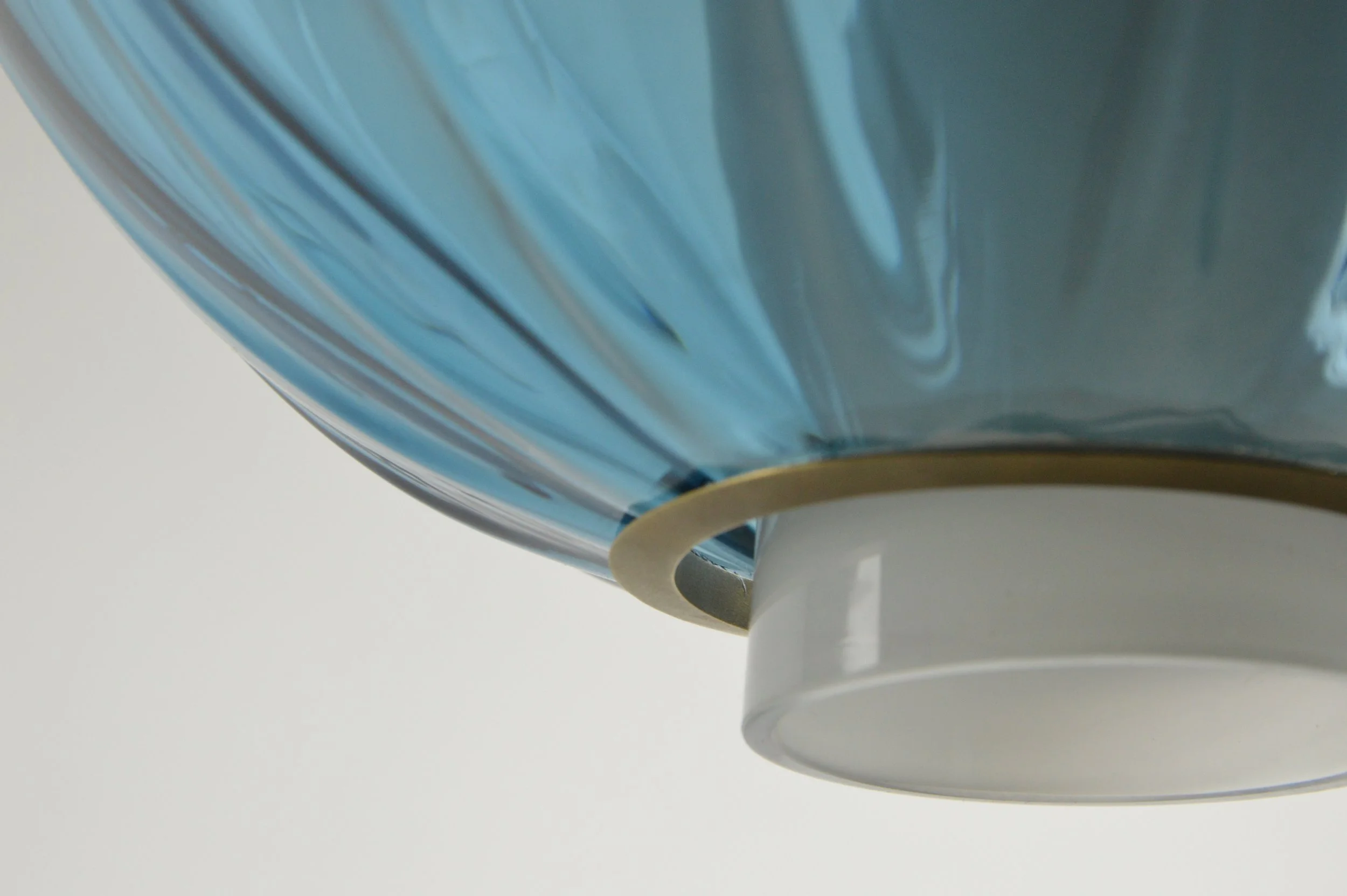 Atelier George-Collection Moire-Suspension Globe-bleu ocean-zoom (2).jpg