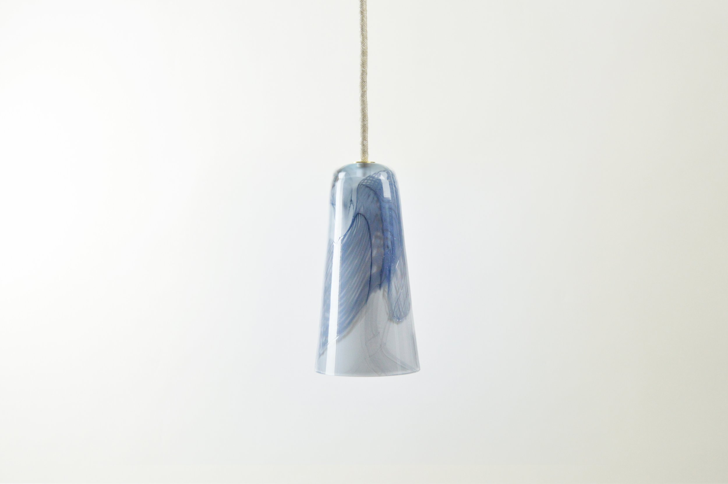 Atelier George-Collection Moire-Suspension Delta-gris clair-bleu gris.jpg