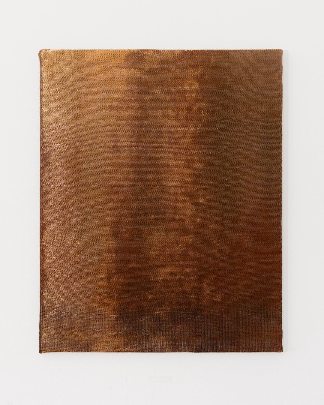 There is a quiet intensity to INCENDIES.

Handwoven by Morgane Baroghel-Crucq, the triptych brings silk and copper into a subtle dialogue with light. Deep, burnished tones shift across the woven surface at moments luminous, at others almost disappear