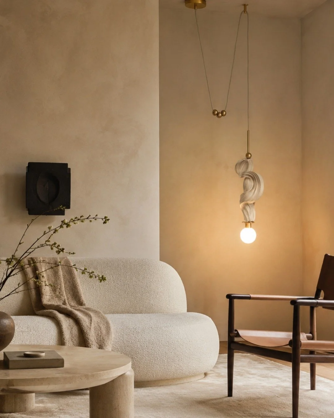 Selene Sautoir, from the Selene Collection

Designed and imagined by Valerie Legras, founder and creative director of SWADOH, in collaboration with Morgane Baroghel-Crucq.

With the Selene Sautoir, this dialogue takes on a new expression. A nod to th