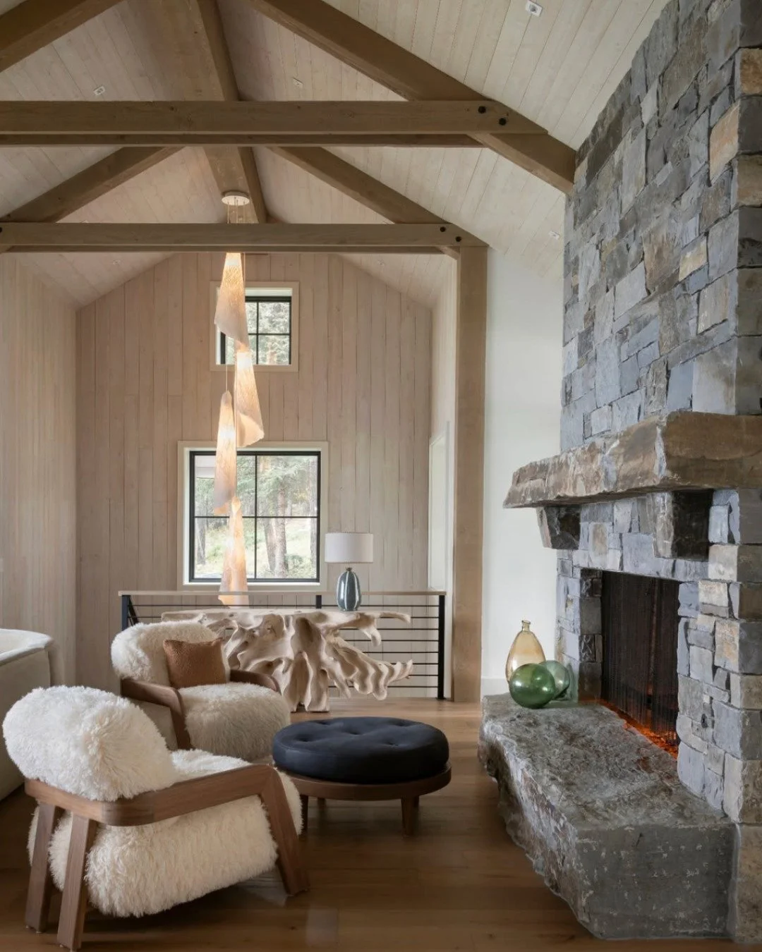 So special to see Albatros grouping by MU Studio find its place in this beautiful home on the shores of Flathead Lake, Montana!

Designed by Pearson Design Group, the home brings together natural materials, craftsmanship, and the surrounding landscap